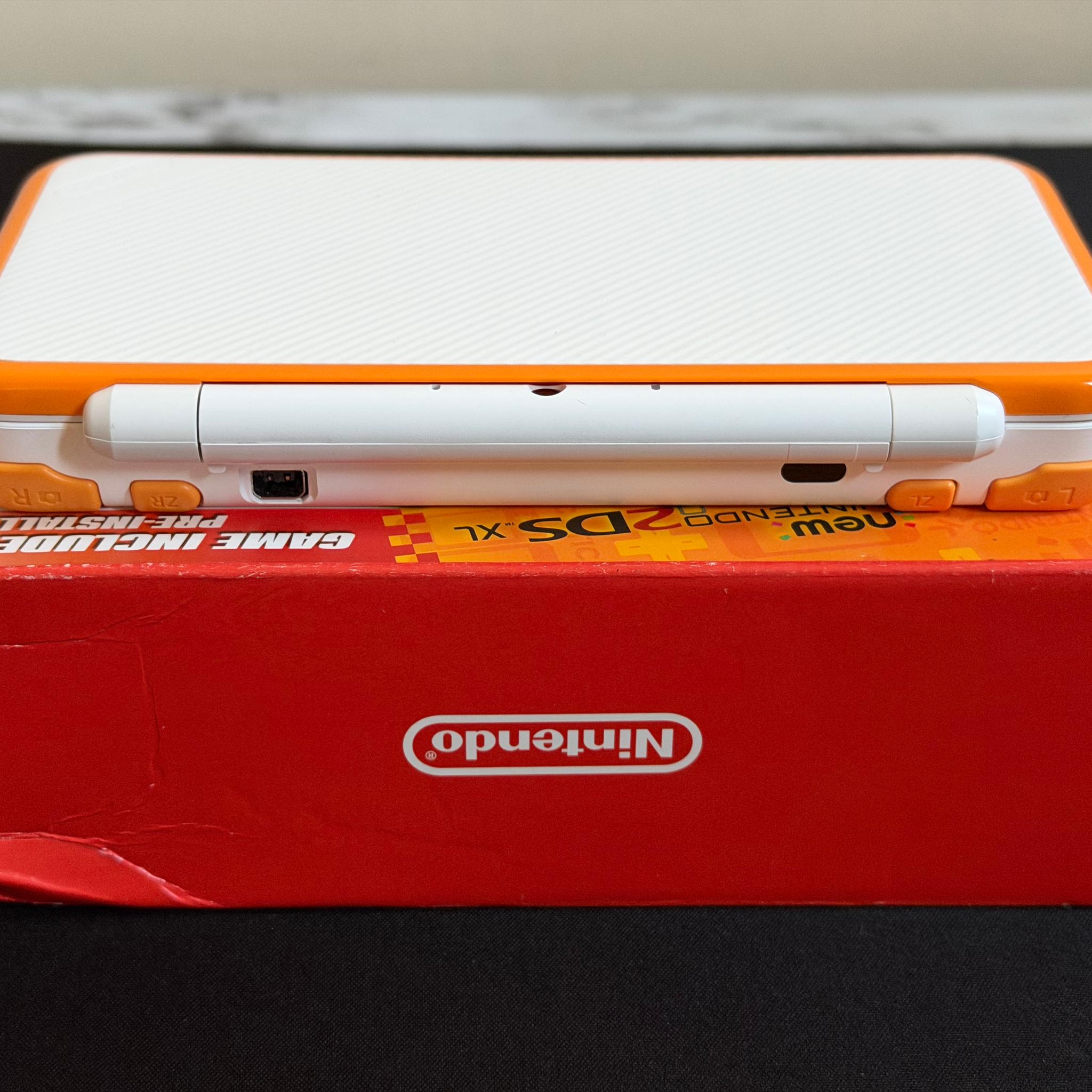 Nintendo 2DS XL – White/Orange ( Pristine Screens & Great Buttons!)
