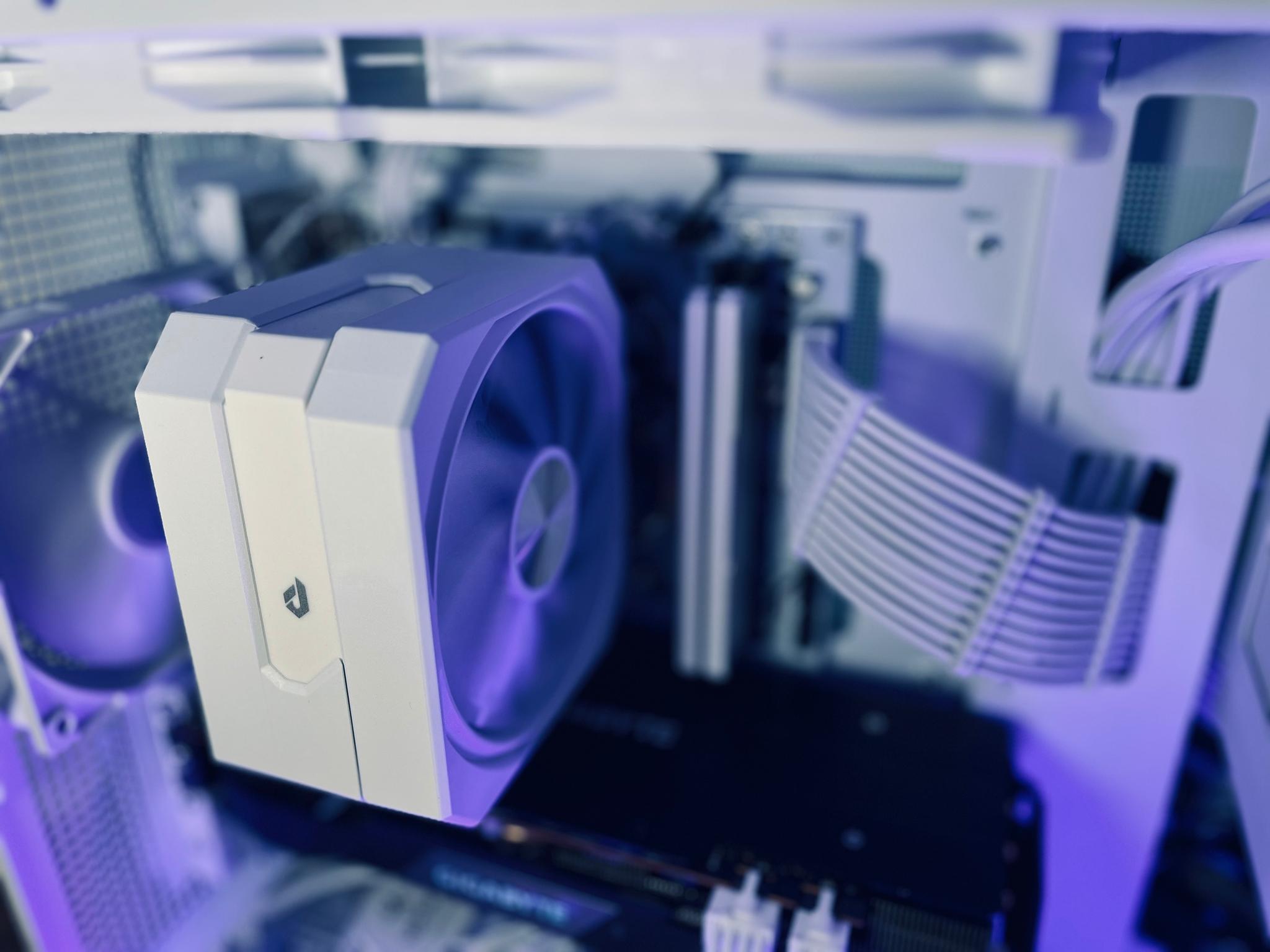 WHITE GAMING PC(RYZEN 5 3500x+RX 5700xt)