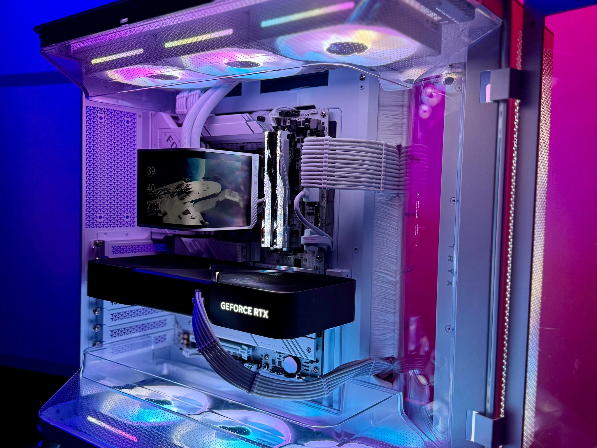 Corsair Pro Gaming PC 🏰 5080 Founders Edition | 9800x3D | 3TB SSD | 32GB G.Skill Royal Neo CL28