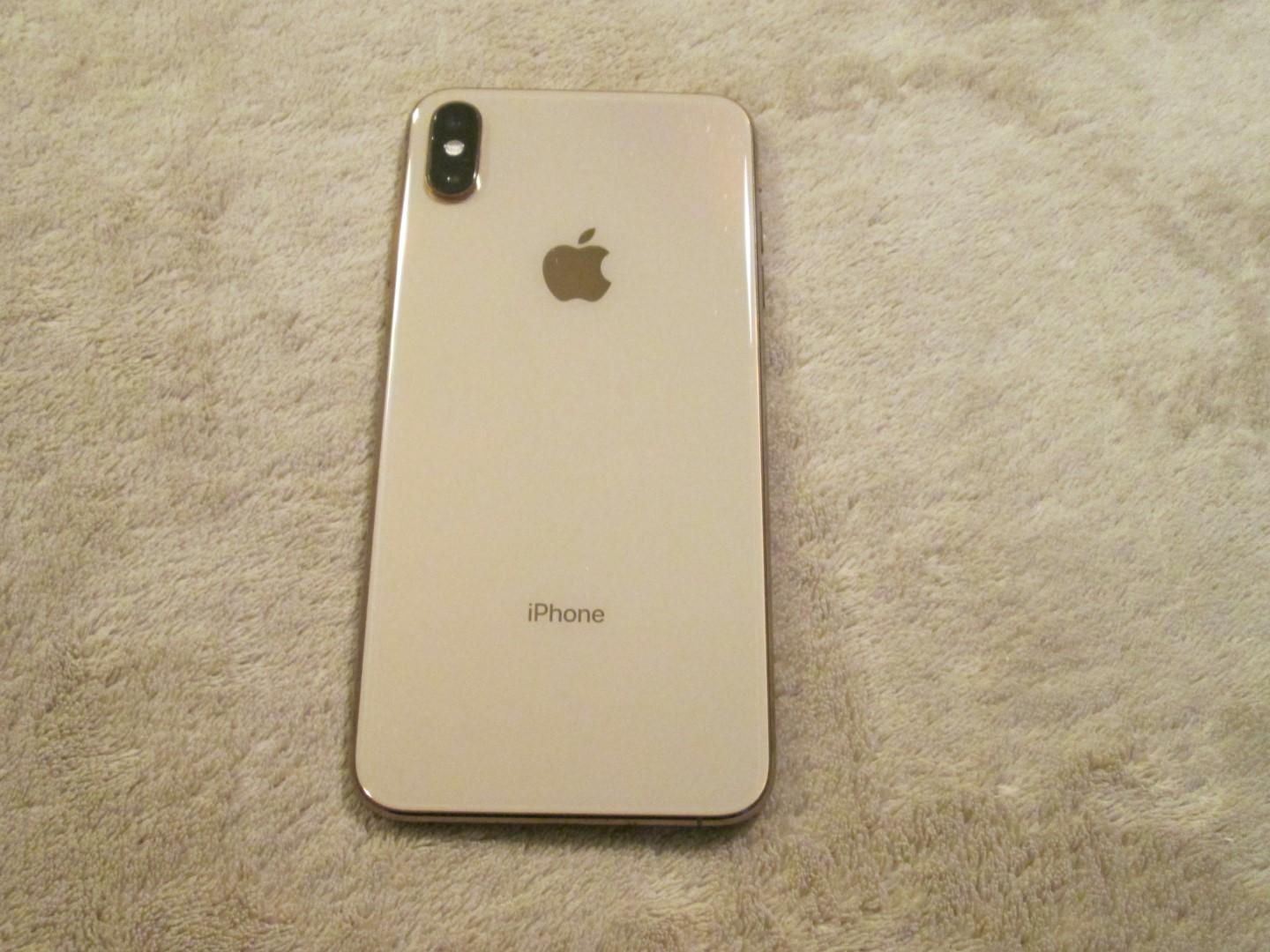 Iphone XS Max With Case