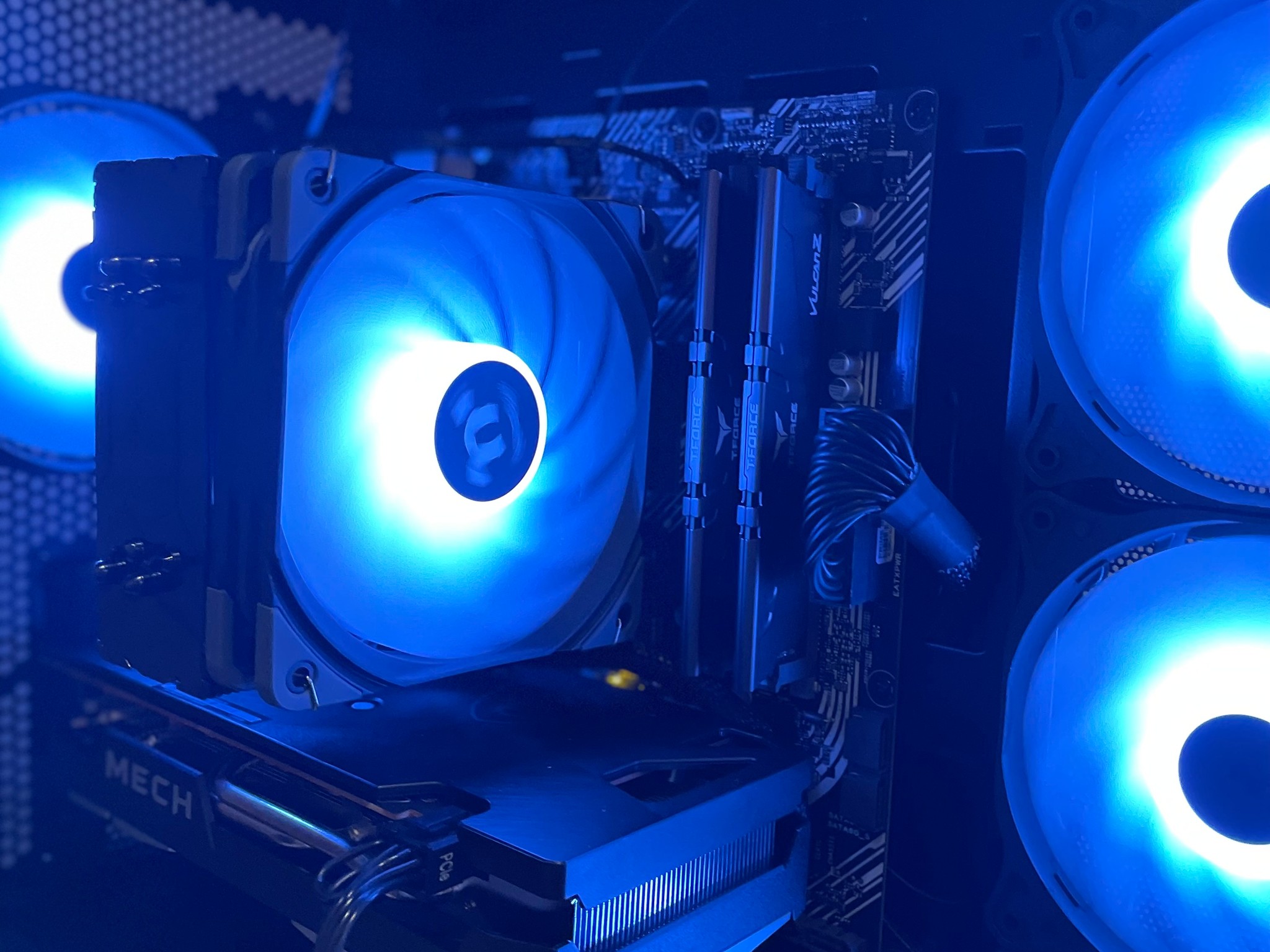 Rx 6600 XT Gaming PC / Ryzen 5 5500 / 16 GB RAM / 1TB NVMe