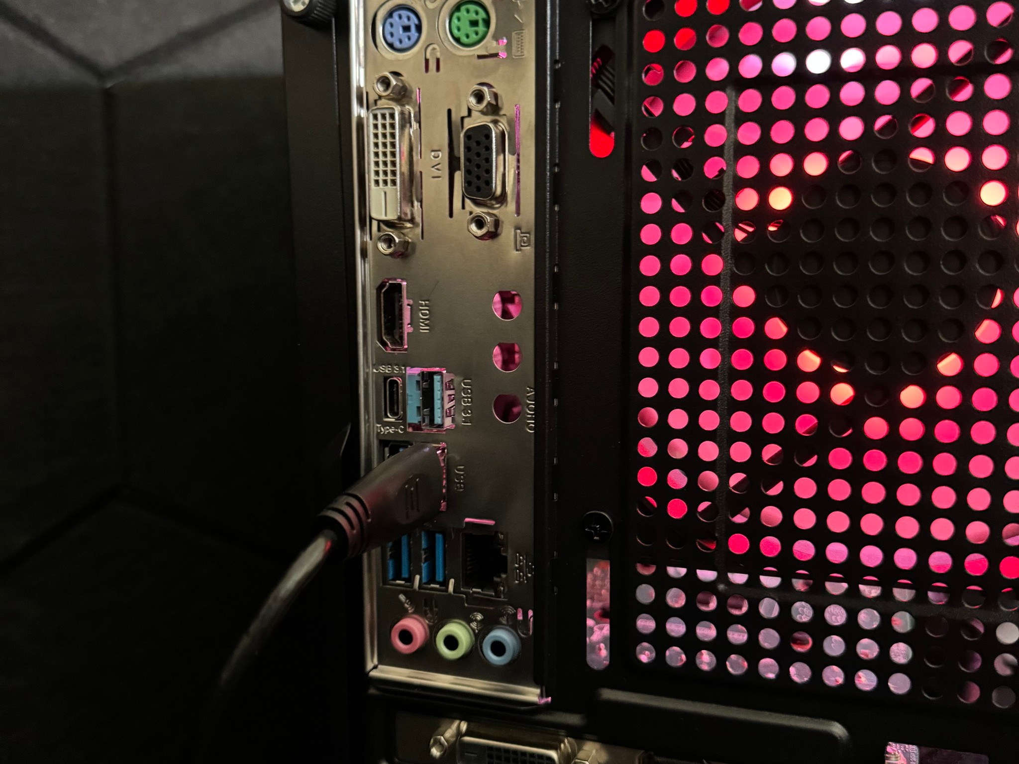 GTX 1660TI, Intel i5-9600K, 16GB DDR4, 756GB Storage Gaming PC