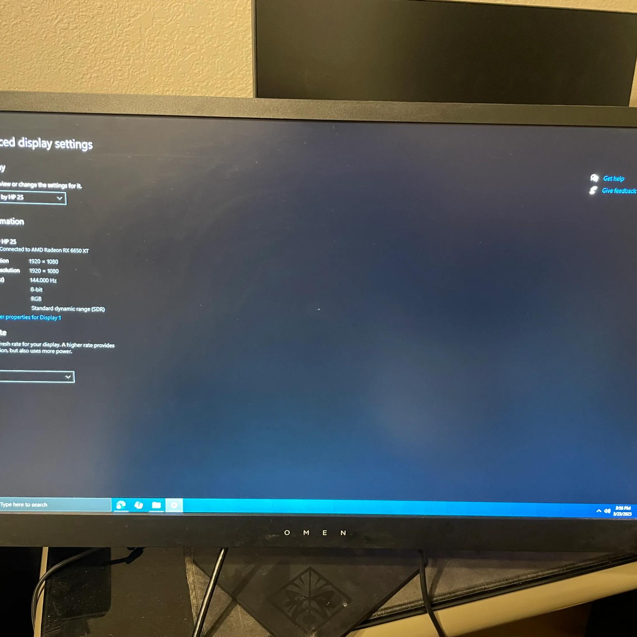 Omen HP monitor 144hz (has super small chip on screen, see pictures)