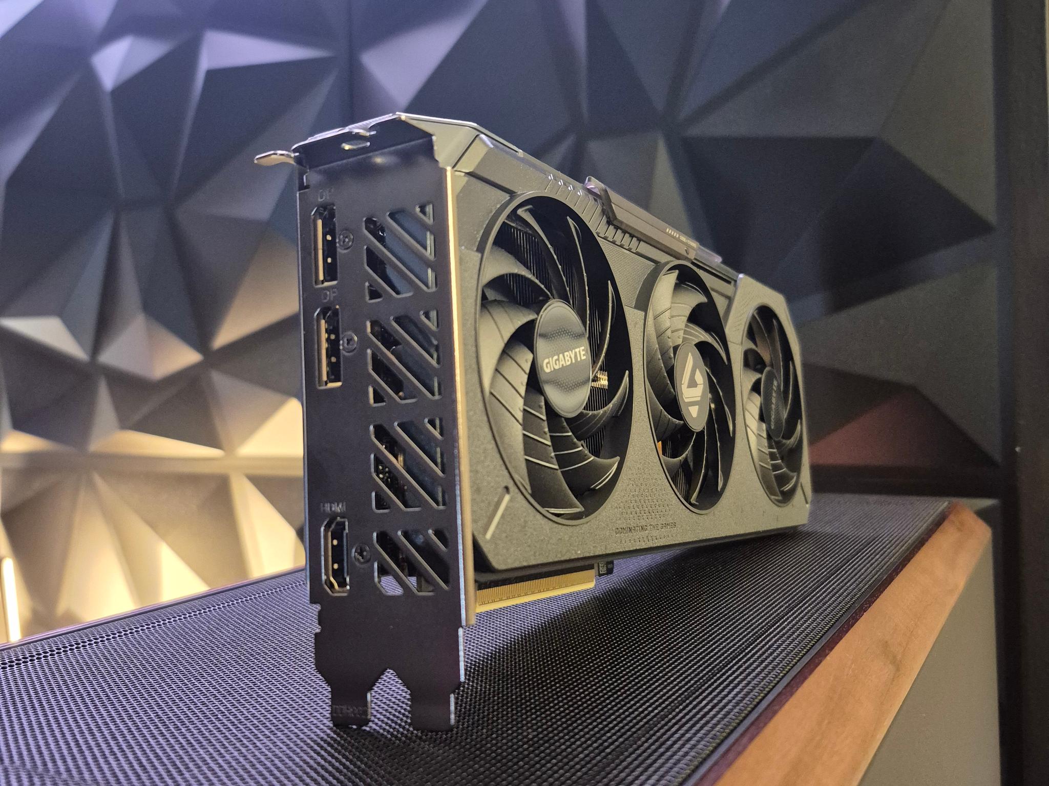RX 9060 XT 16 GB