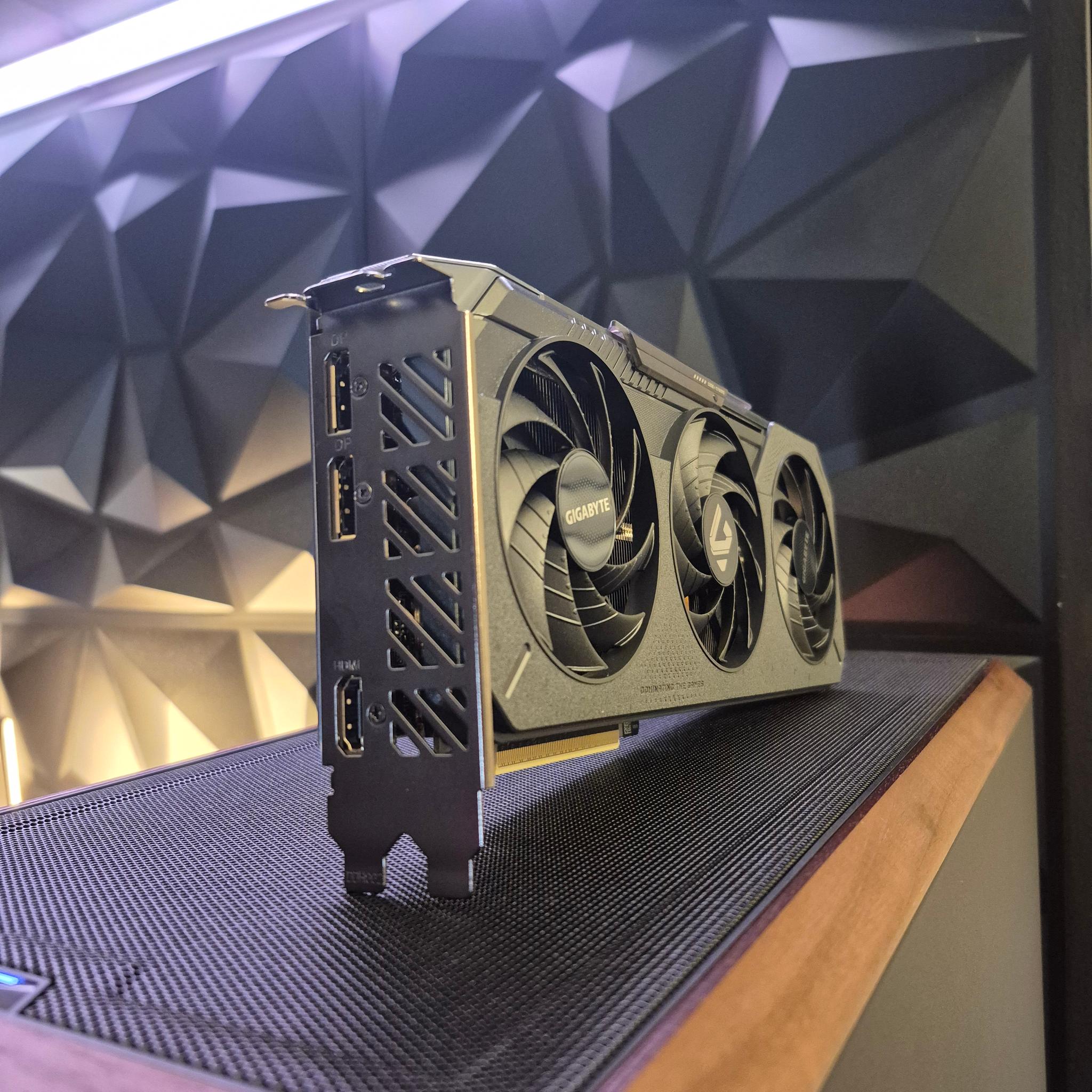 RX 9060 XT 16 GB