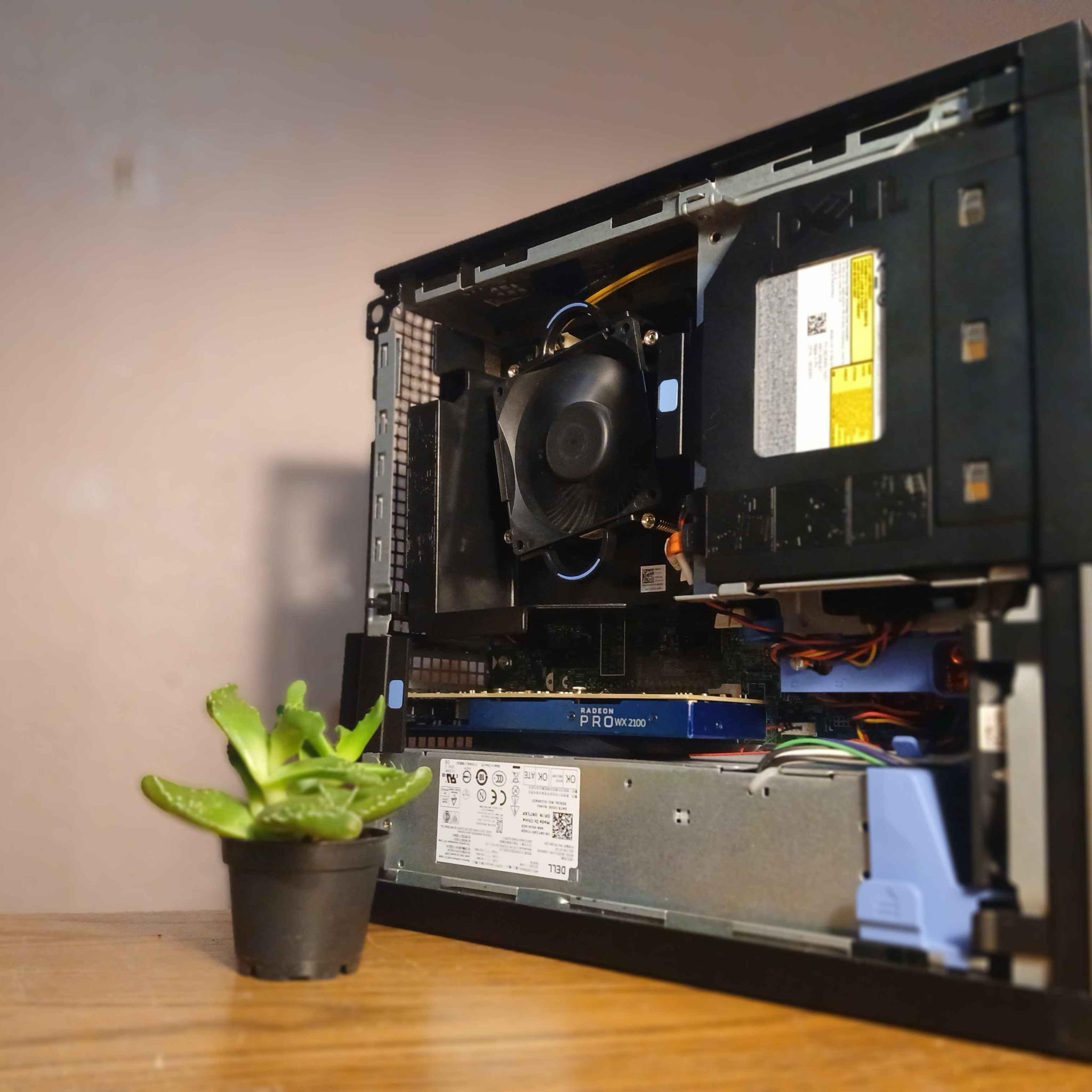 Simple sff Optiplex | Radeon PRO WX 2100 | Xeon e3 1240v3 | 16gb ram | light gaming/workstation pc
