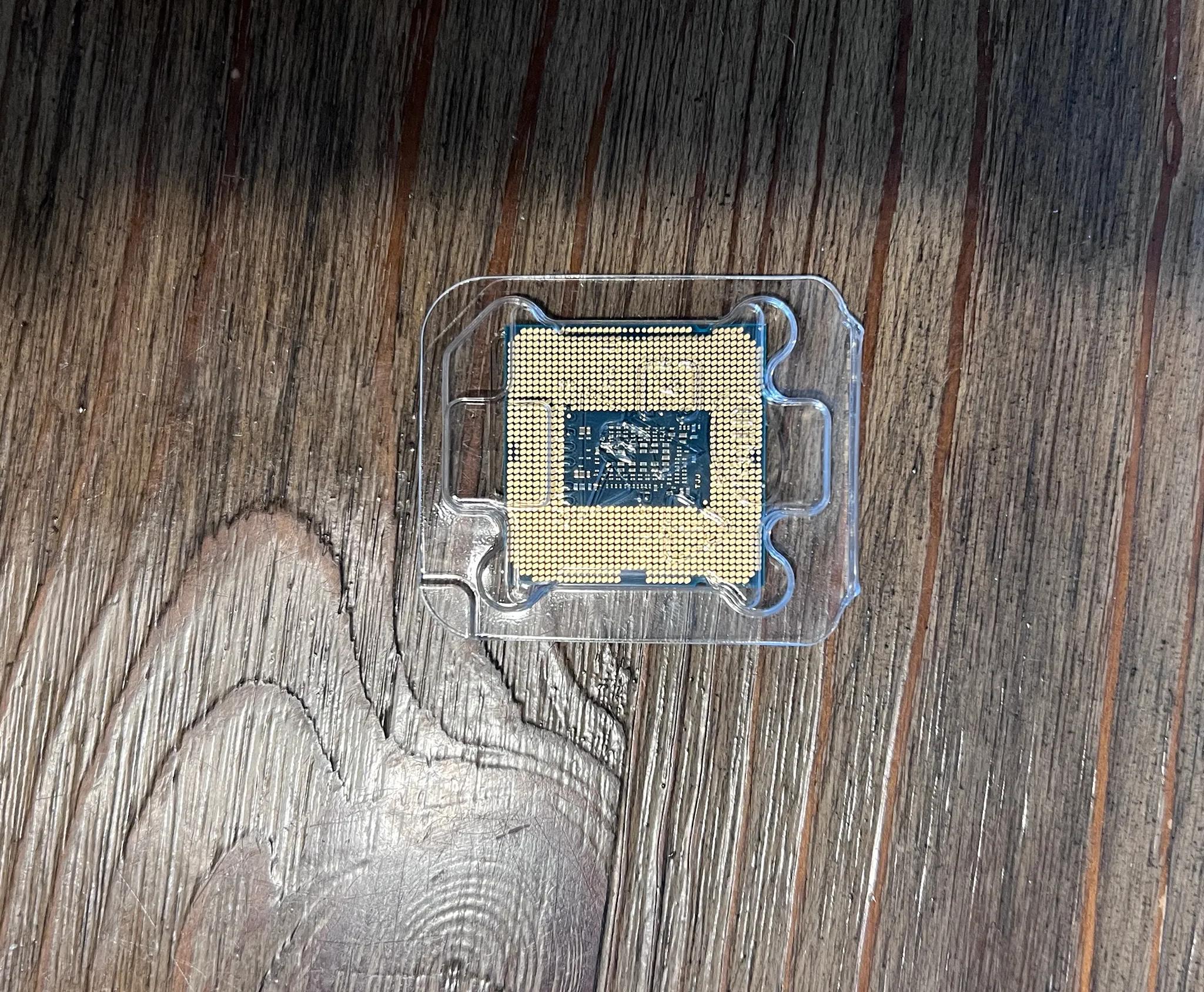 Intel i5 10400F with fan