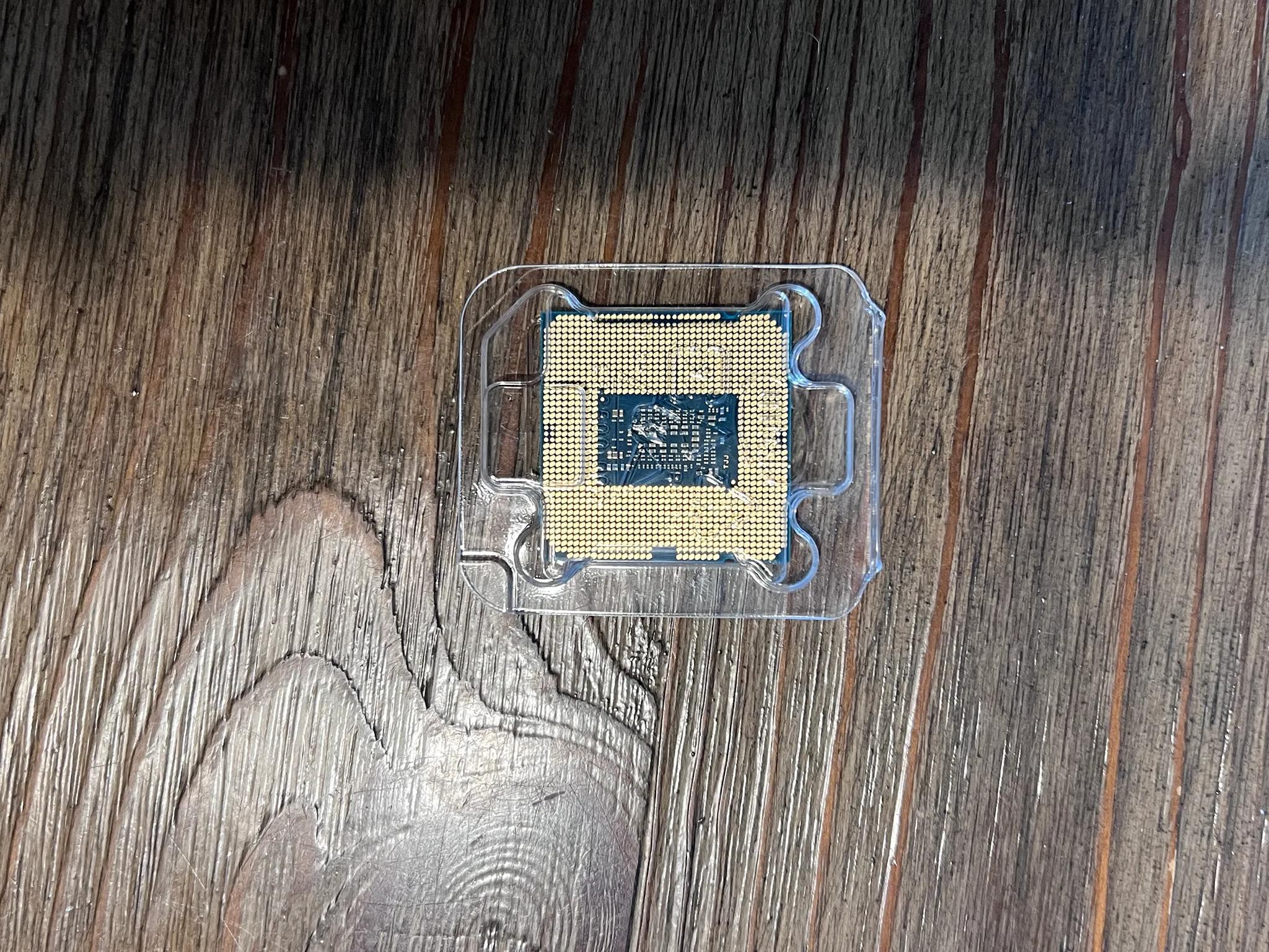 Intel i5 10400F with fan