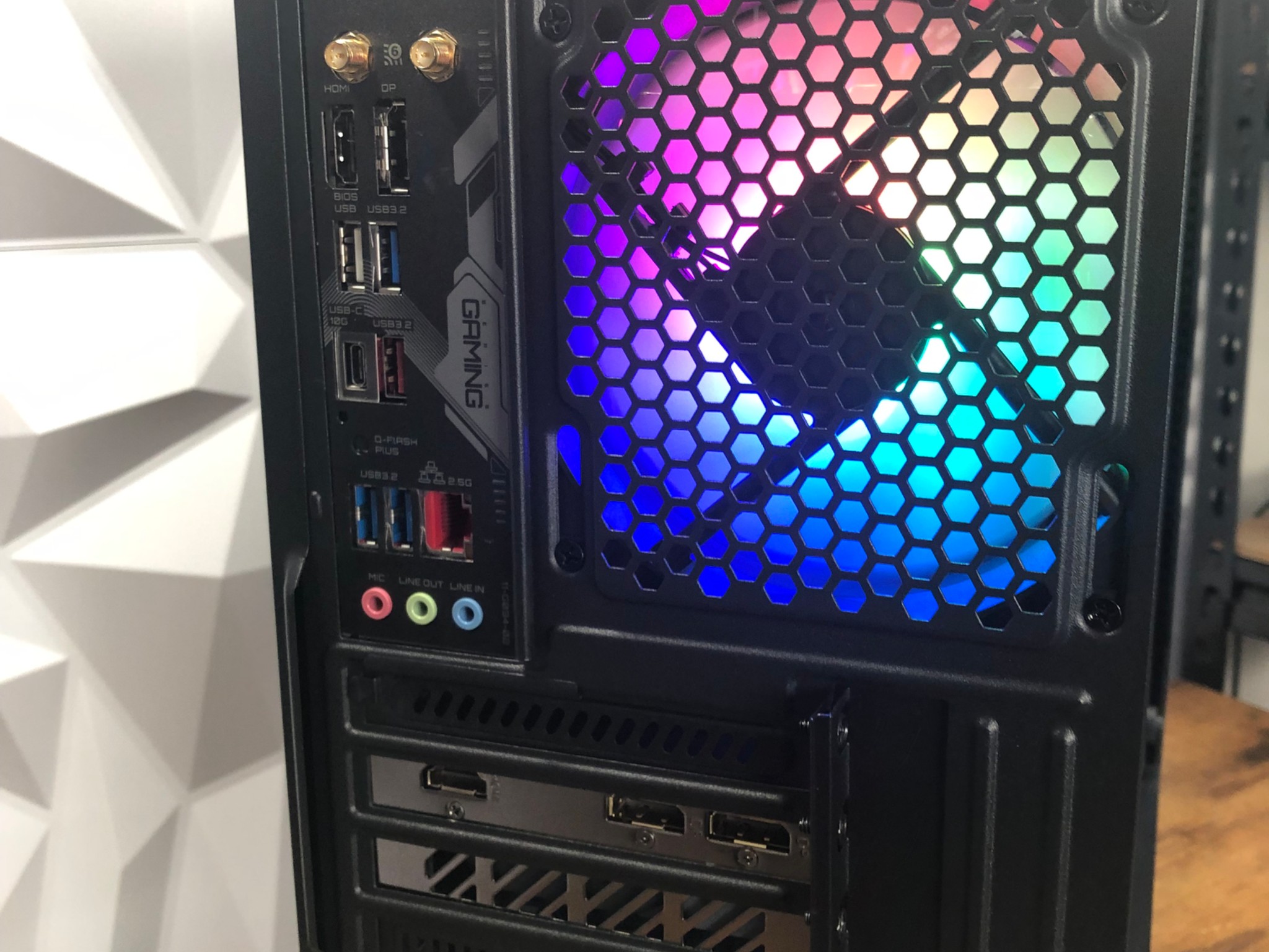 RGBEAST🌈7700X💥9060XT 16GB🌈NEW BUILD!
