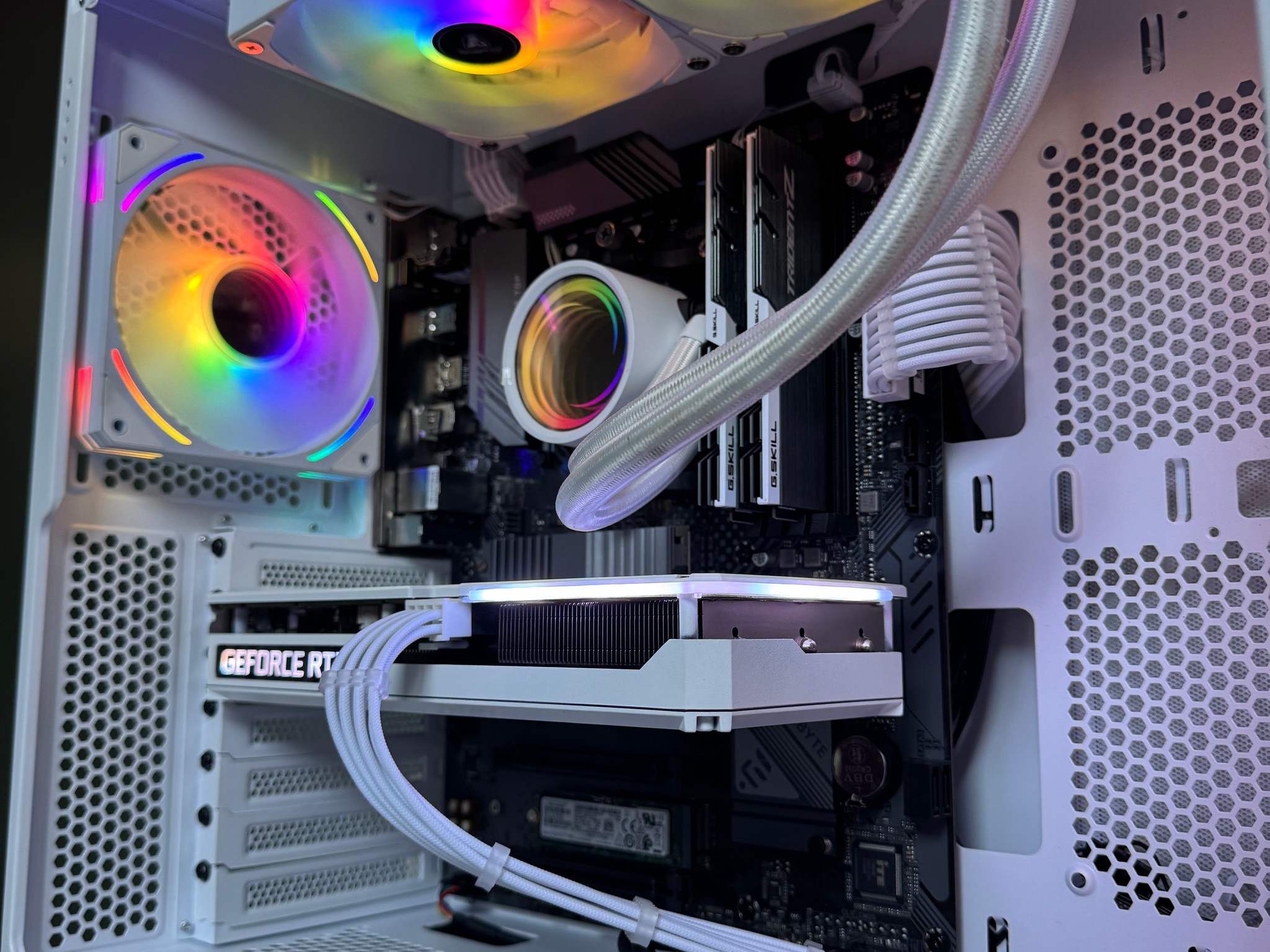 Infinity Frost | Custom Gaming PC | 3060 TI - R5 3600 - 16GB Ram - 512 Nvme