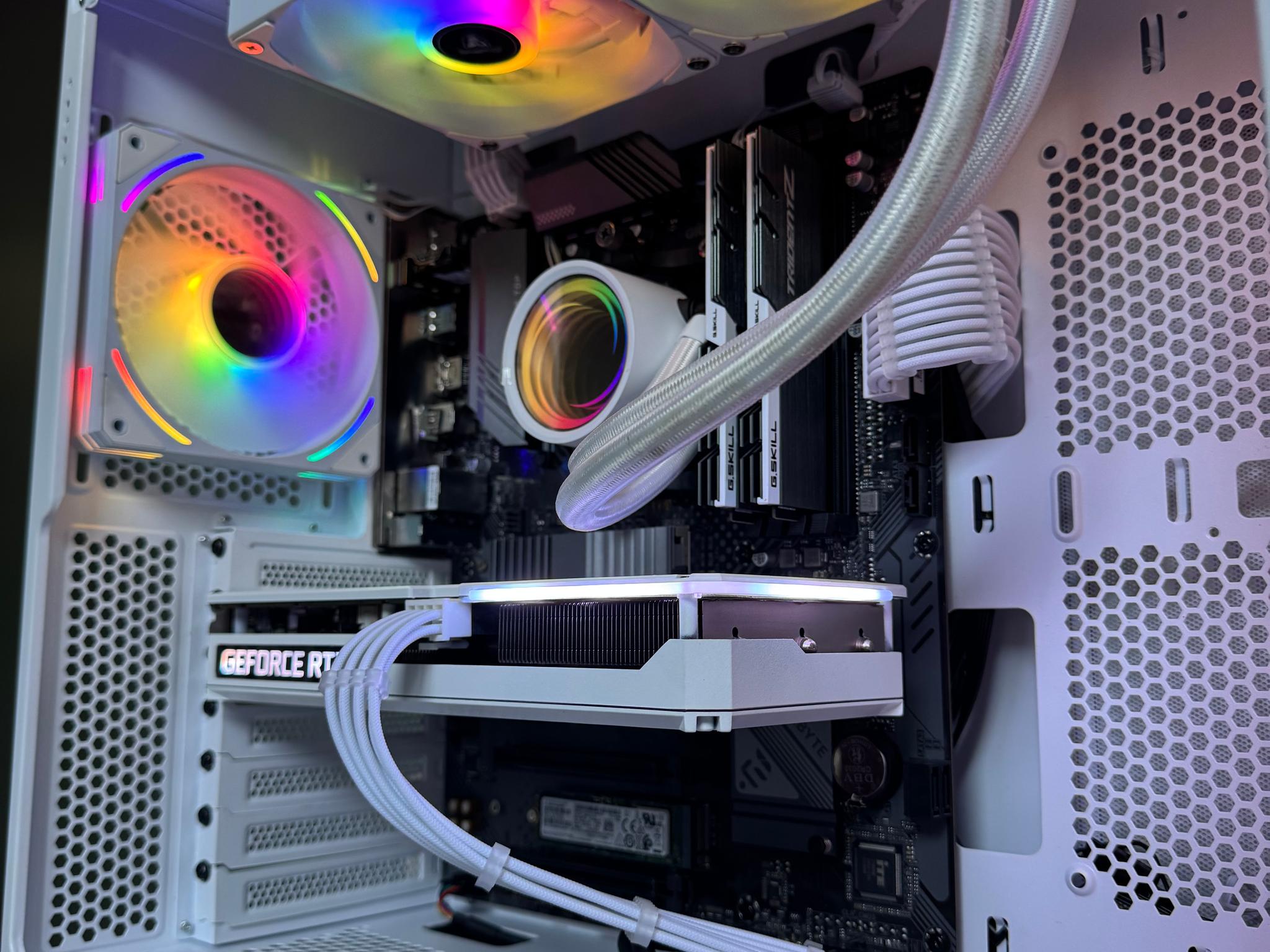 Infinity Frost | Custom Gaming PC | 3060 TI - R5 3600 - 16GB Ram - 512 Nvme