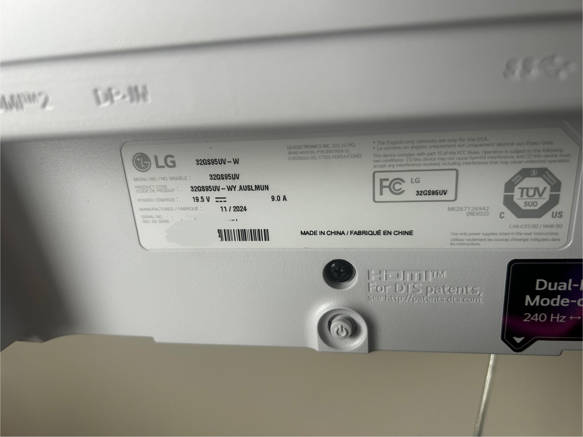 ALL WHITE LG UltraGear  32" 4K UHD (3840 x 2160) 240Hz Gaming Monitor (32GS95UV-W)