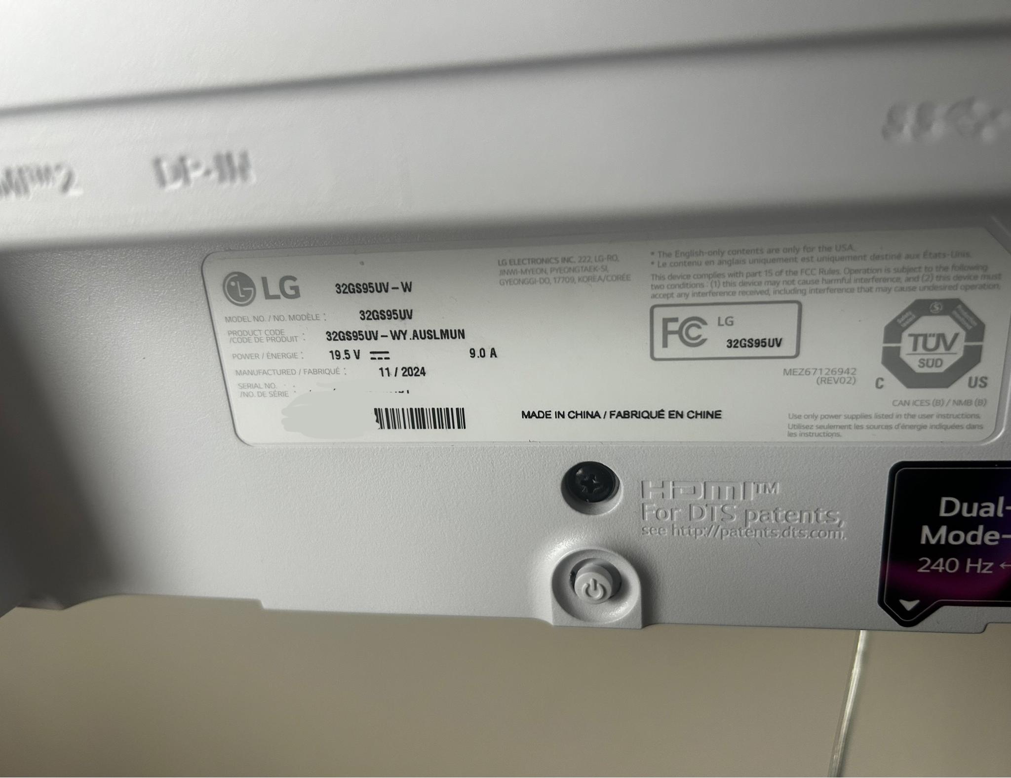 ALL WHITE LG UltraGear  32" 4K UHD (3840 x 2160) 240Hz Gaming Monitor (32GS95UV-W)