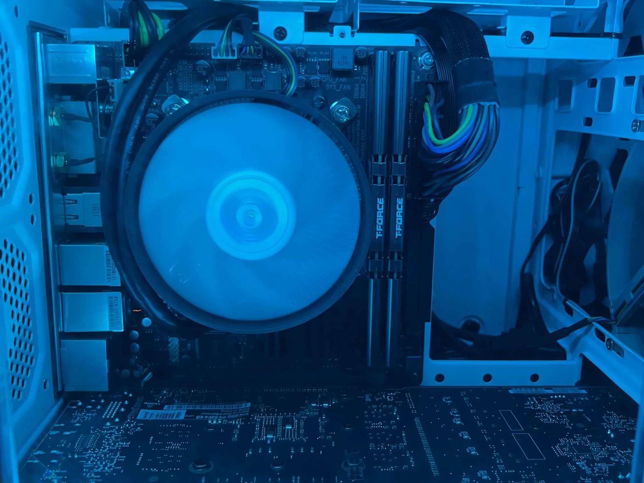▫️White Etherion ▫️GTX 1060 || 32GB || I5 6500