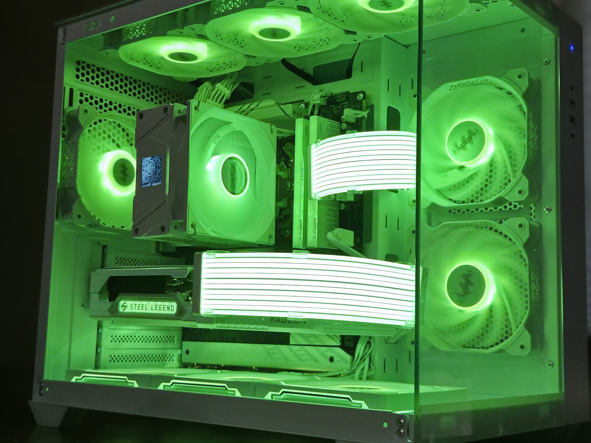 White Spectre! 👻 – Ryzen 5 9600X | RX 9070 XT | 32GB DDR5 6000 | Display on Cooler!