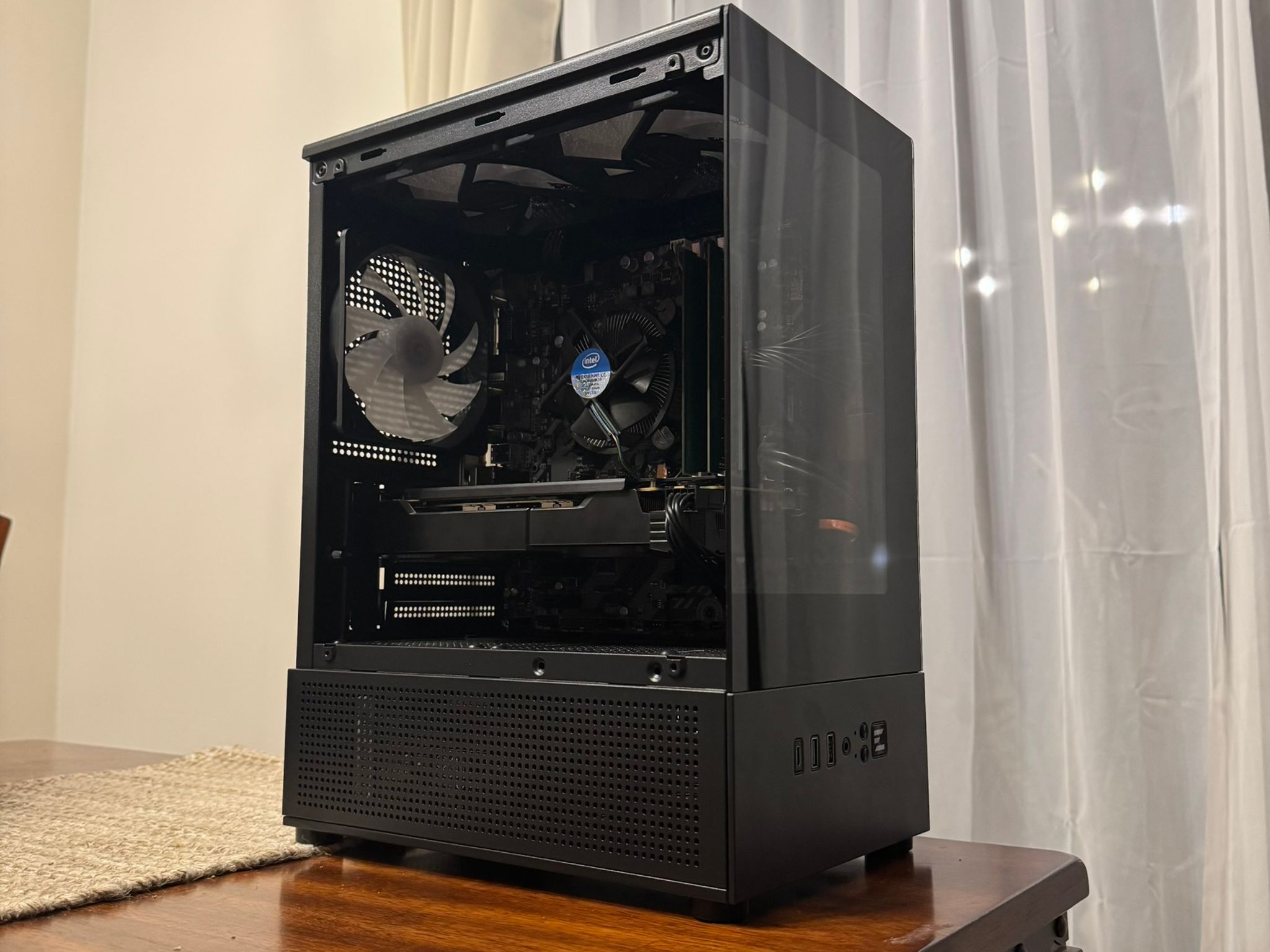 "E-Sports" | XFX RX 570 | Intel Core i5 7500 | 20GB DDR4 | 700GB SSD/HDD