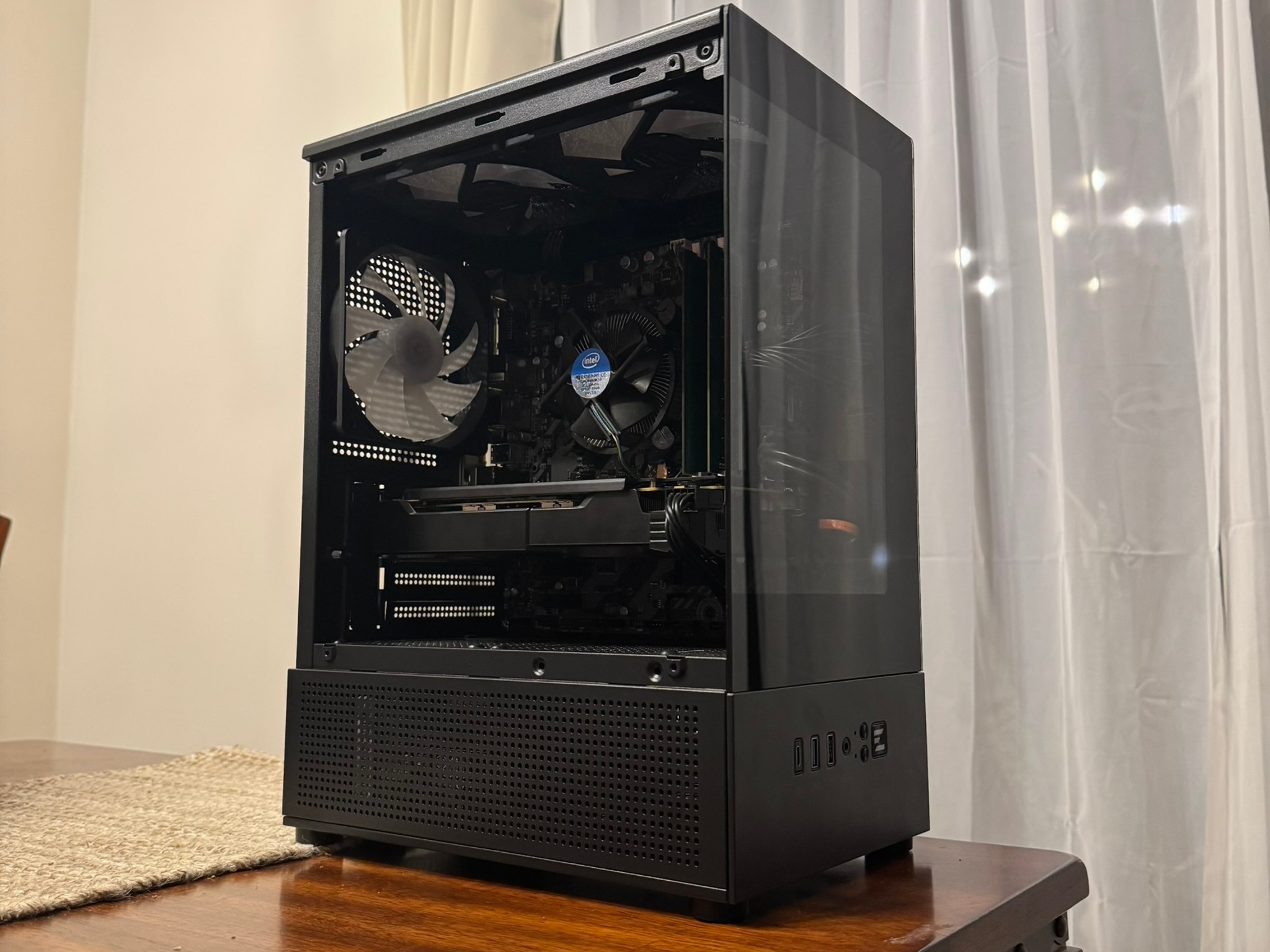 "E-Sports" | XFX RX 570 | Intel Core i5 7500 | 20GB DDR4 | 700GB SSD/HDD