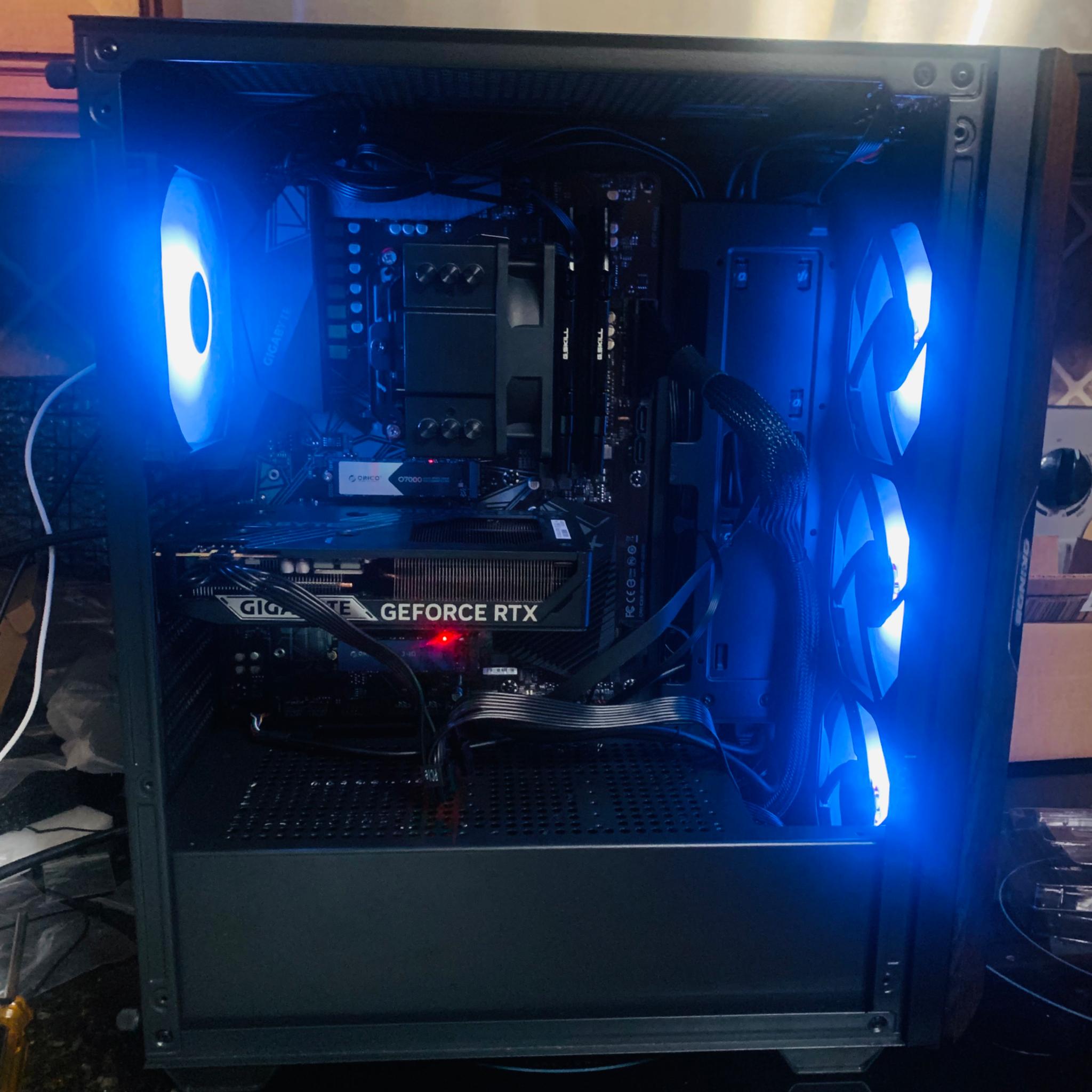 Wood Grain case + RTX 5060 Ryzen 7 5700x