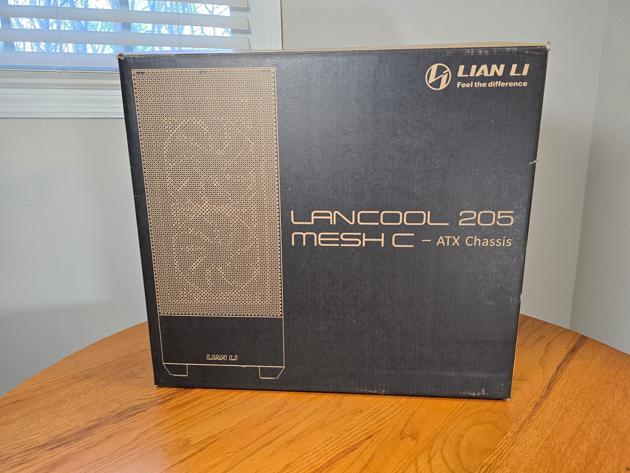 Lian Li LANCOOL 205 Mesh C ATX White Mid Tower Case *Includes 3 RGB Fans!!!*