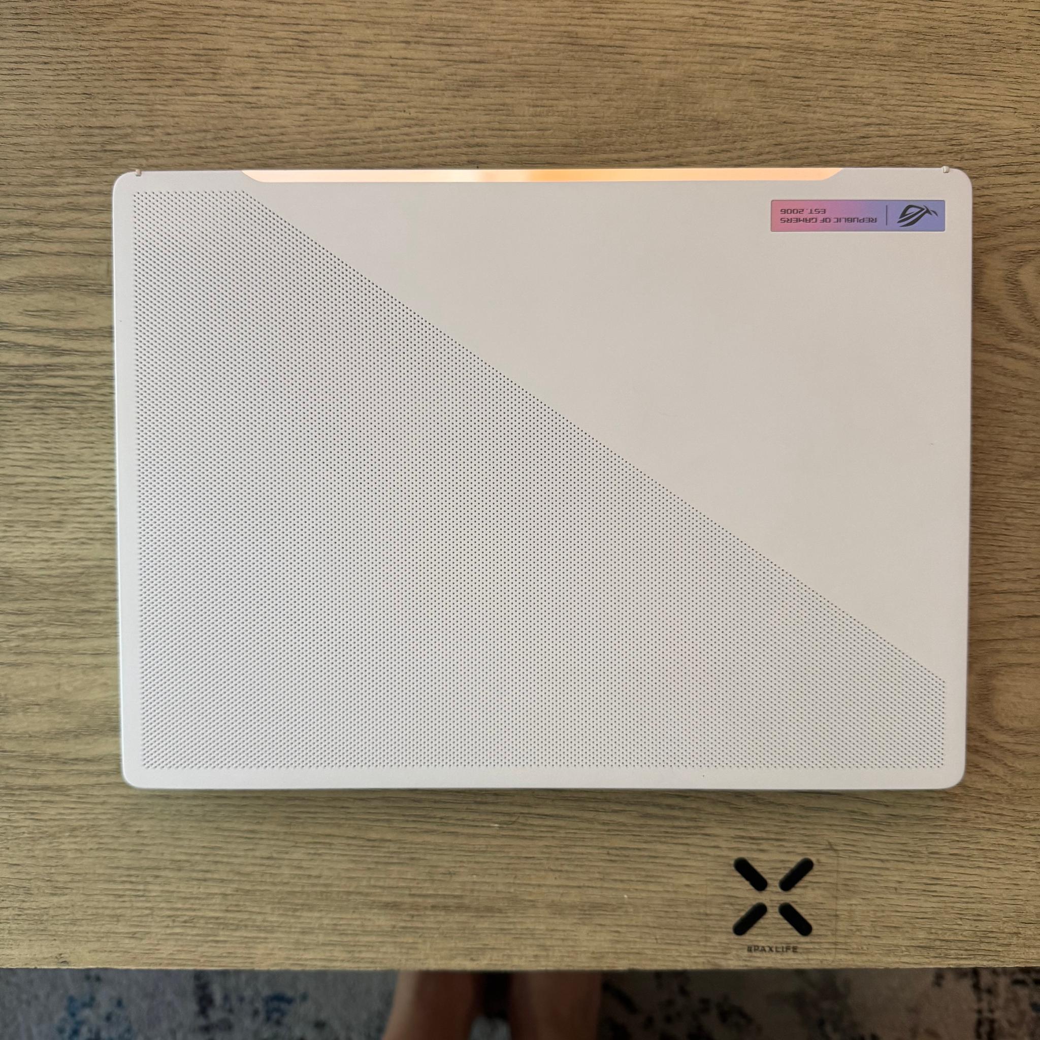 ASUS - ROG Zephyrus G14 14” Gaming Laptop AMD Ryzen 9, GeForce RTX 4060, 512GB SSD, 16GB RAM - White