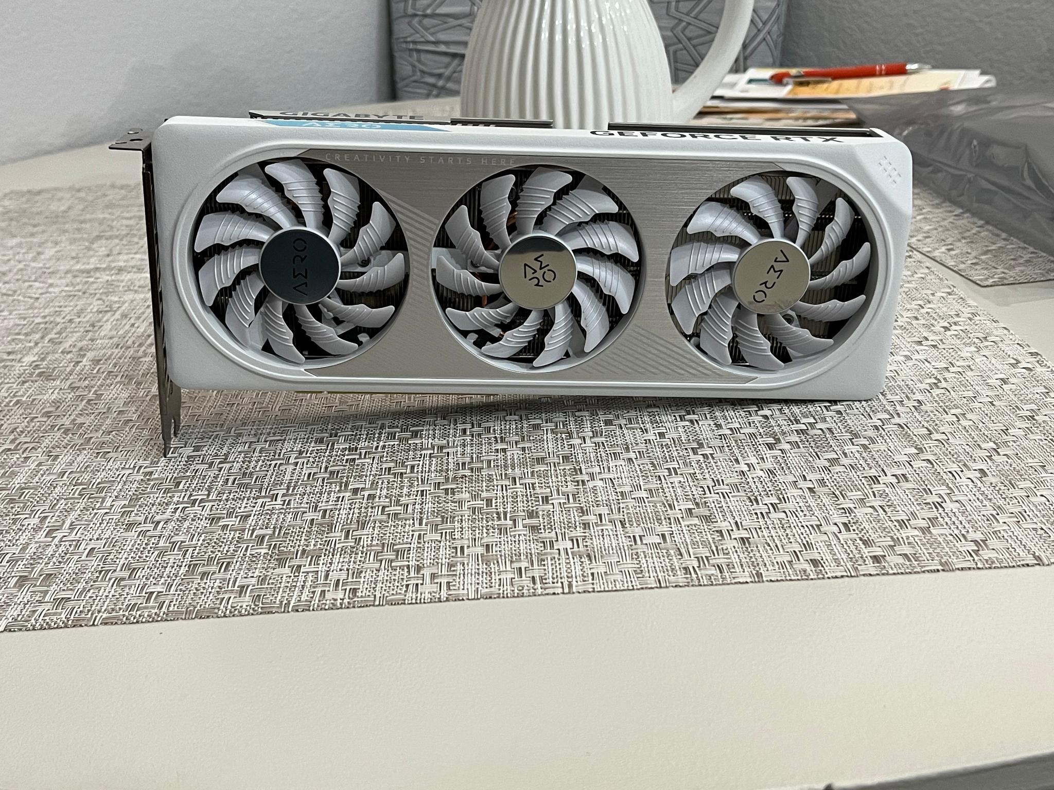 GIGABYTE AERO OC GeForce RTX 4060 - Image 1