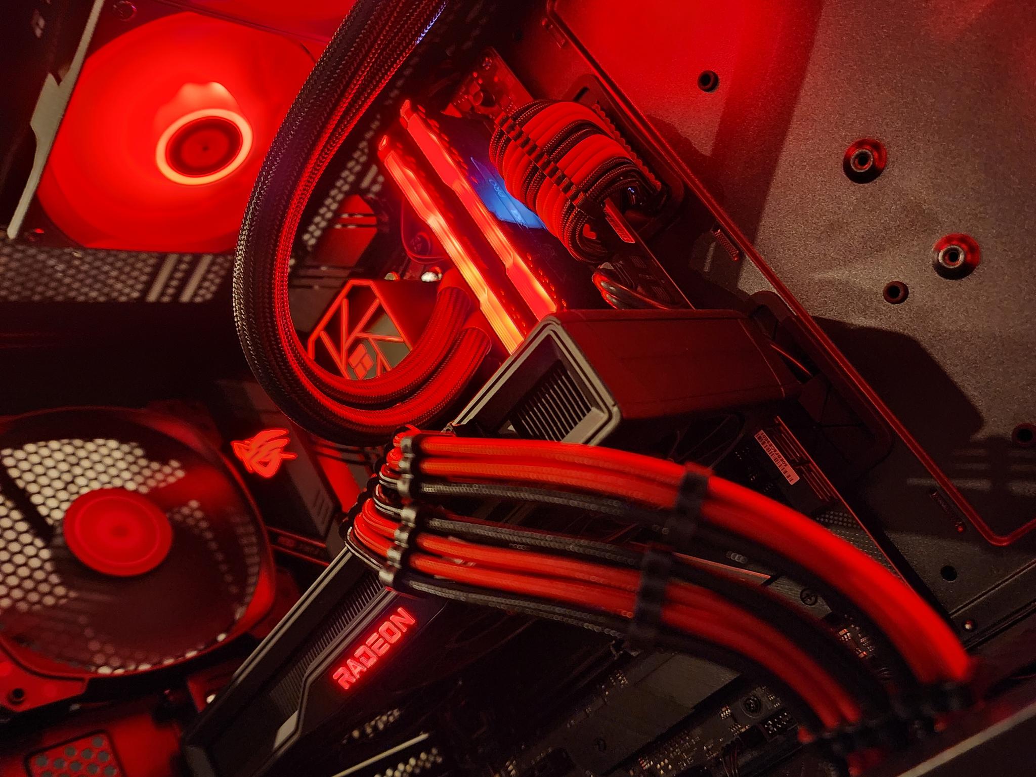 AMD RX 6750 XT / AMD Ryzen 7 5700X / 32GB DDR4 RAM / 1TB NVMe