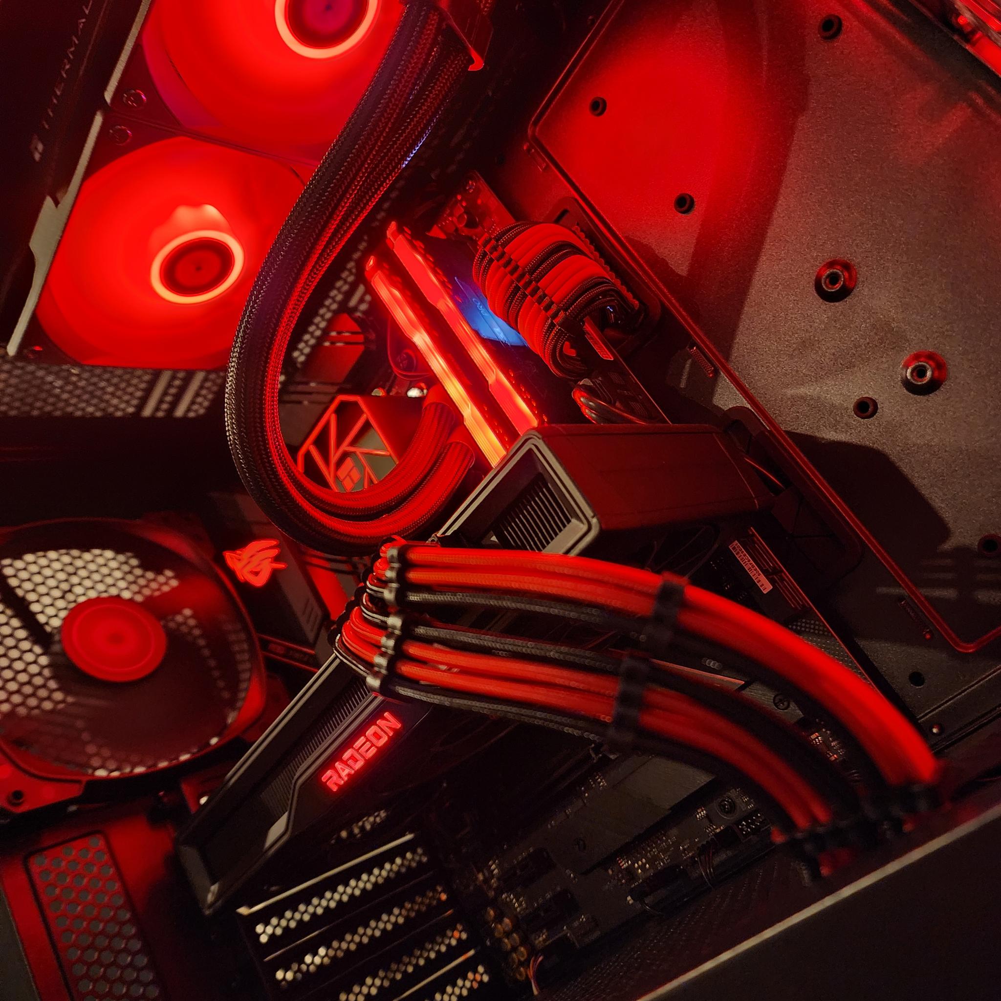 AMD RX 6750 XT / AMD Ryzen 7 5700X / 32GB DDR4 RAM / 1TB NVMe