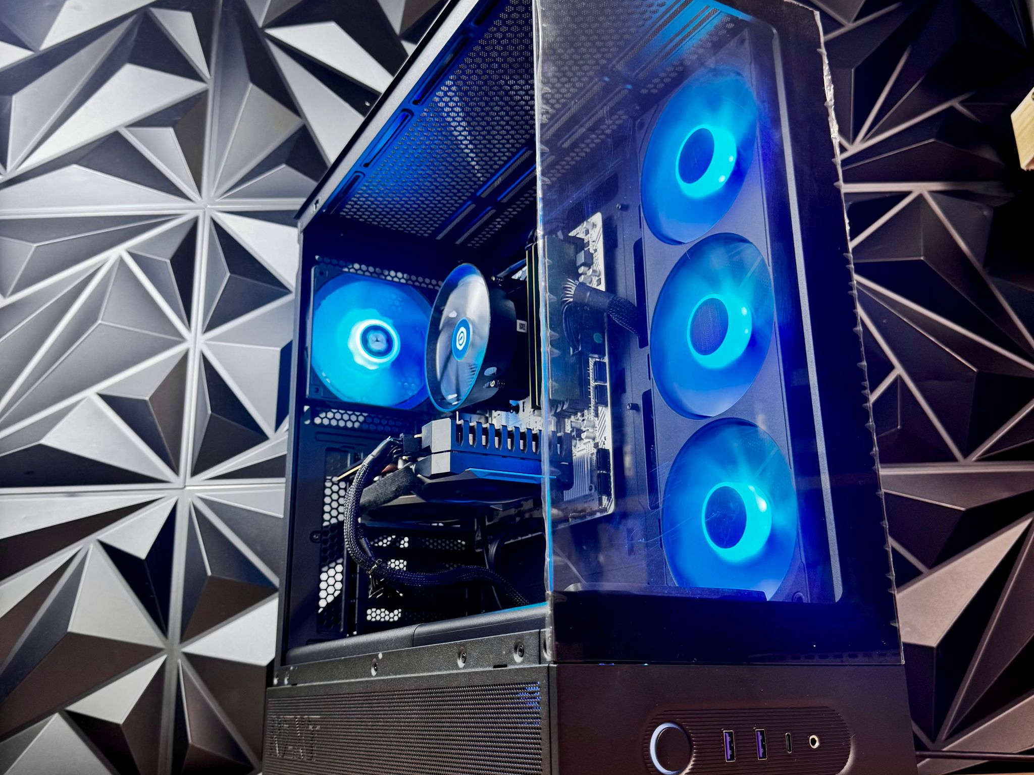 RX 5700 XT 8GB | Intel core i7 4.2GHZ | 32GB RAM | 1TB SSD | Wi-Fi/BT | Win 11 Custom NZXT Gaming PC