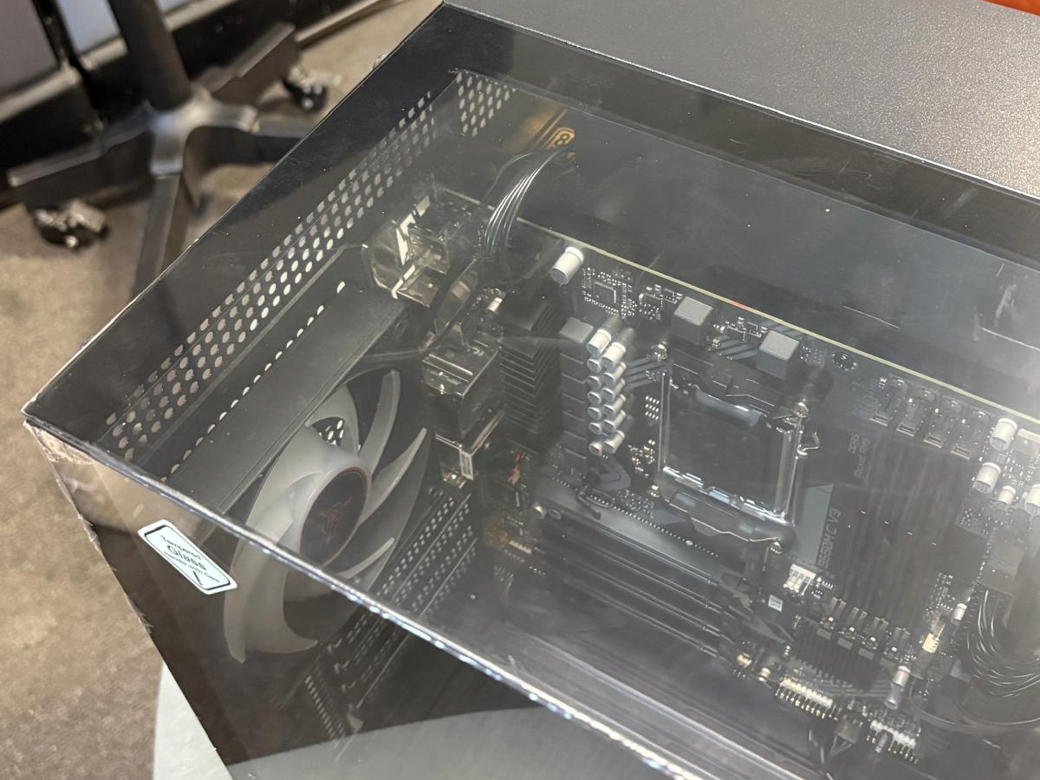 NEW – Skytech Gaming CRYSTAL Case with Gigabyte B650M C V3 DDR5 Motherboards & 650W Gold Gamdias PSU