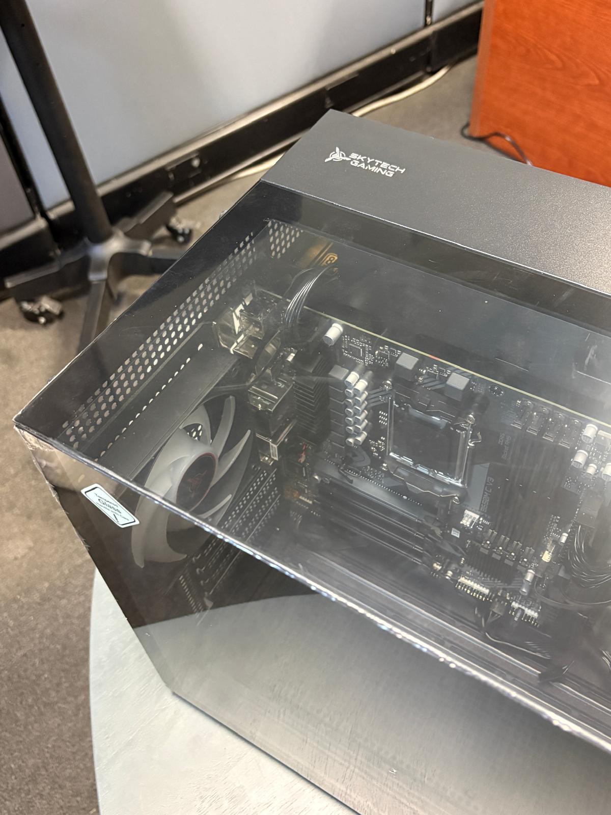 NEW – Skytech Gaming CRYSTAL Case with Gigabyte B650M C V3 DDR5 Motherboards & 650W Gold Gamdias PSU