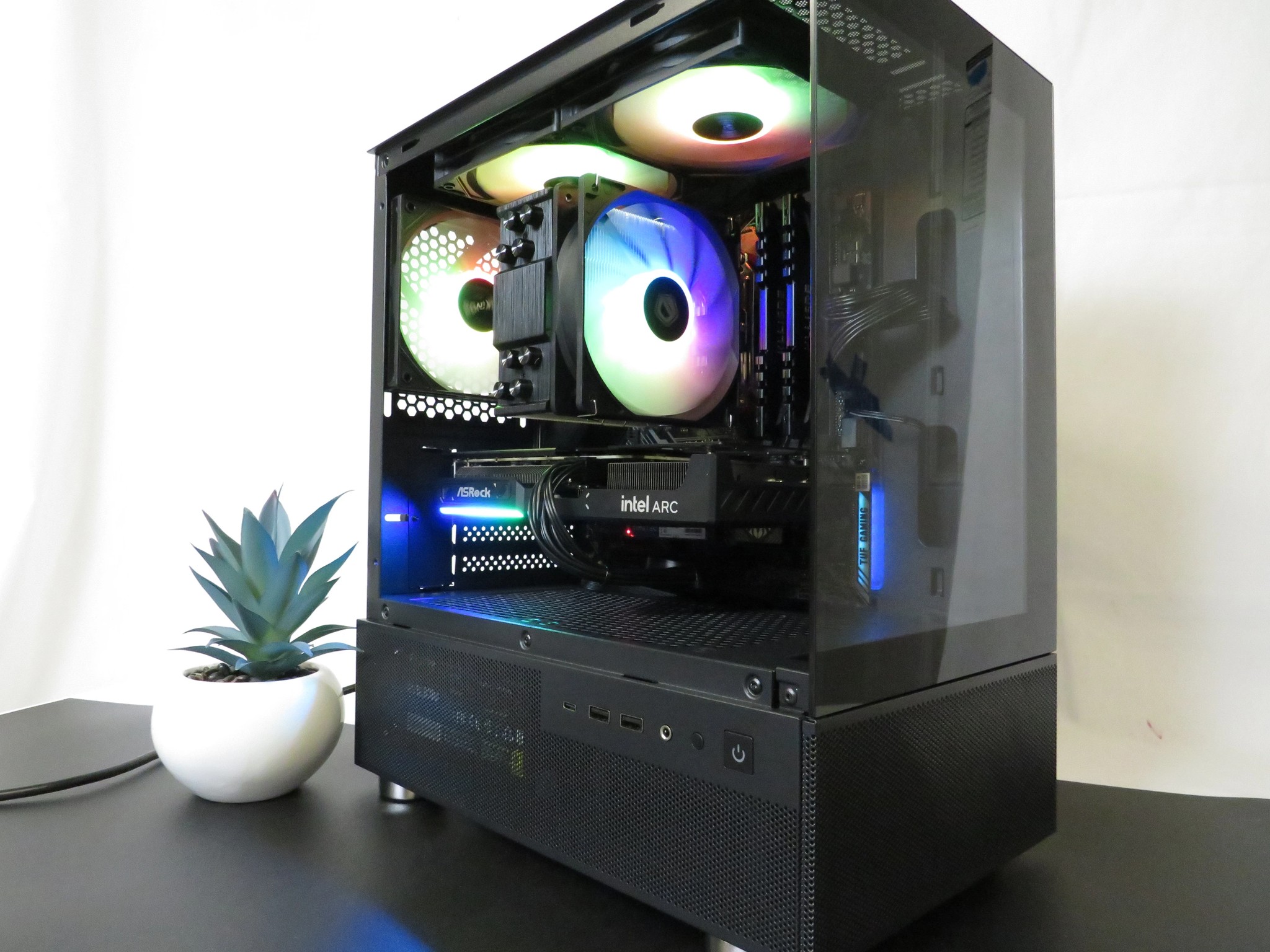 Arc Battlemage: ASRock Challenger Intel Arc B570 + Ryzen 5 5600X + 16 GB DDR4 + 1 TB NVME
