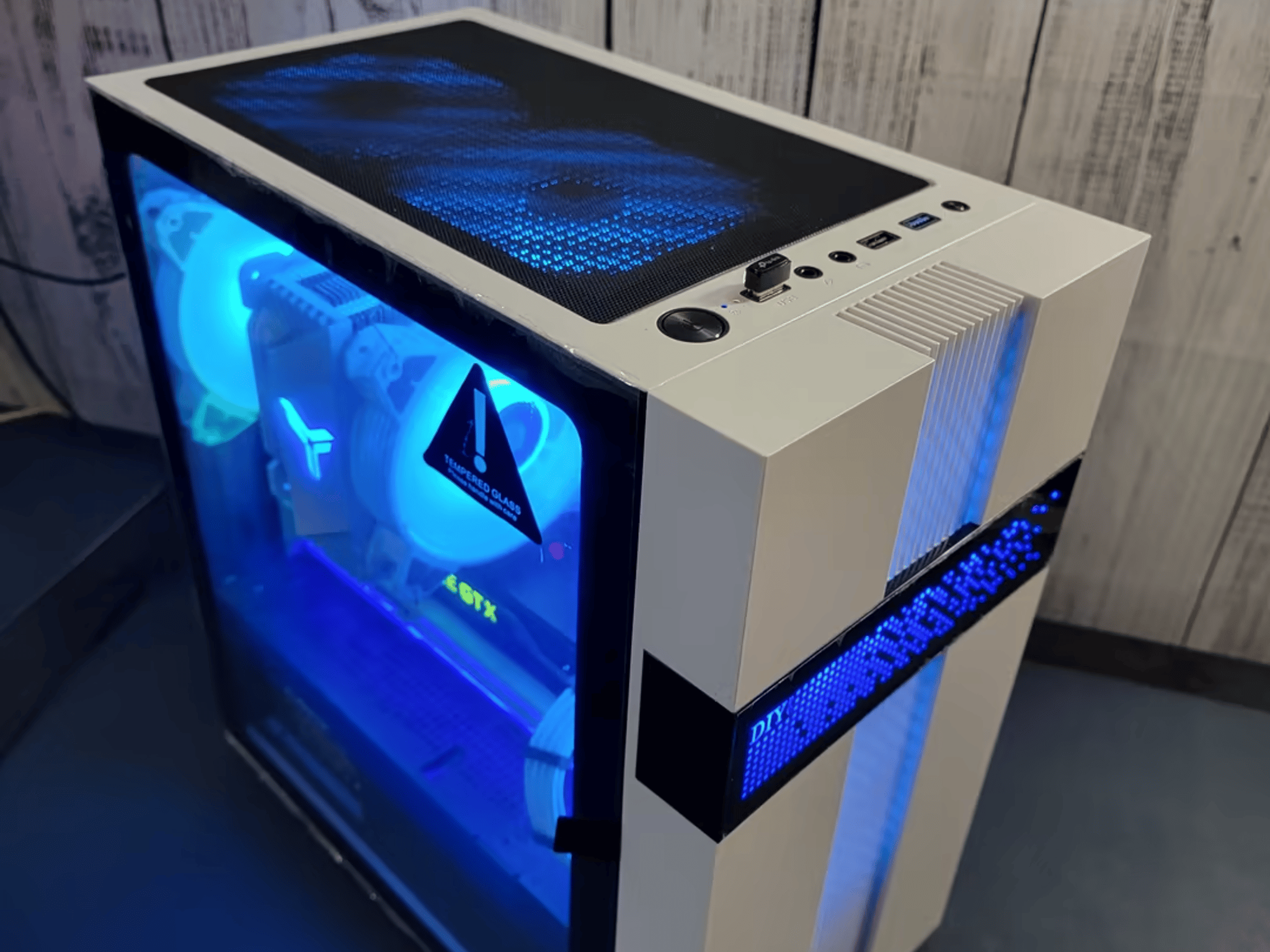 Off-White : Custom Gaming PC (i3-10100F, 16gb ddr4, GTX 1080, 256GB NVME SSD, 2TB HDD)