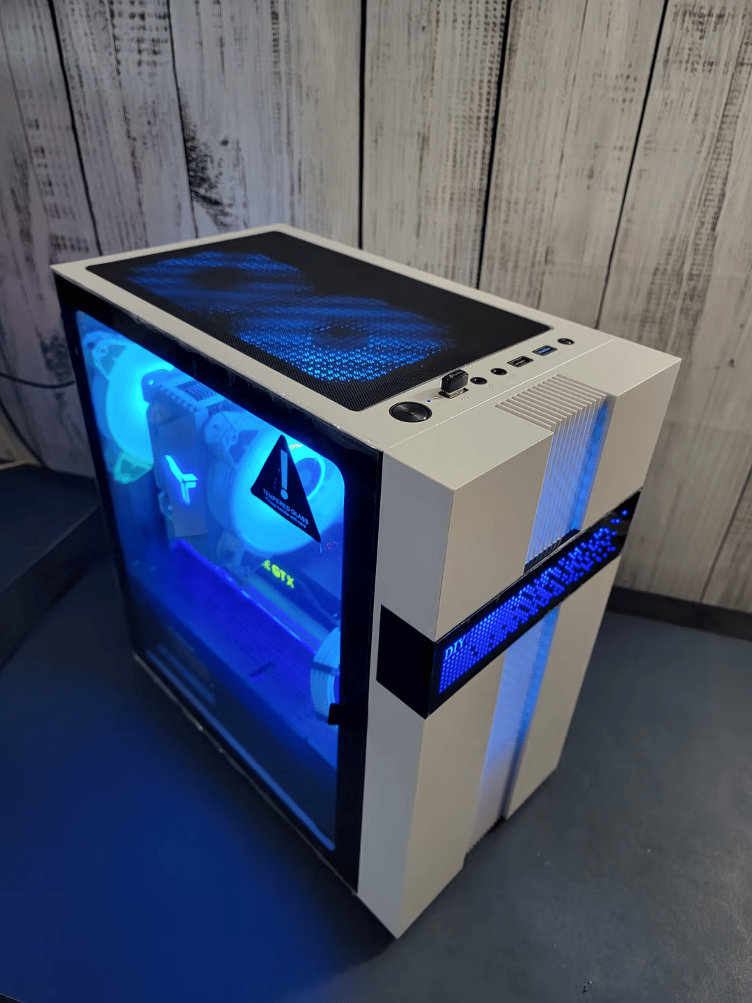 Off-White : Custom Gaming PC (i3-10100F, 16gb ddr4, GTX 1080, 256GB NVME SSD, 2TB HDD)