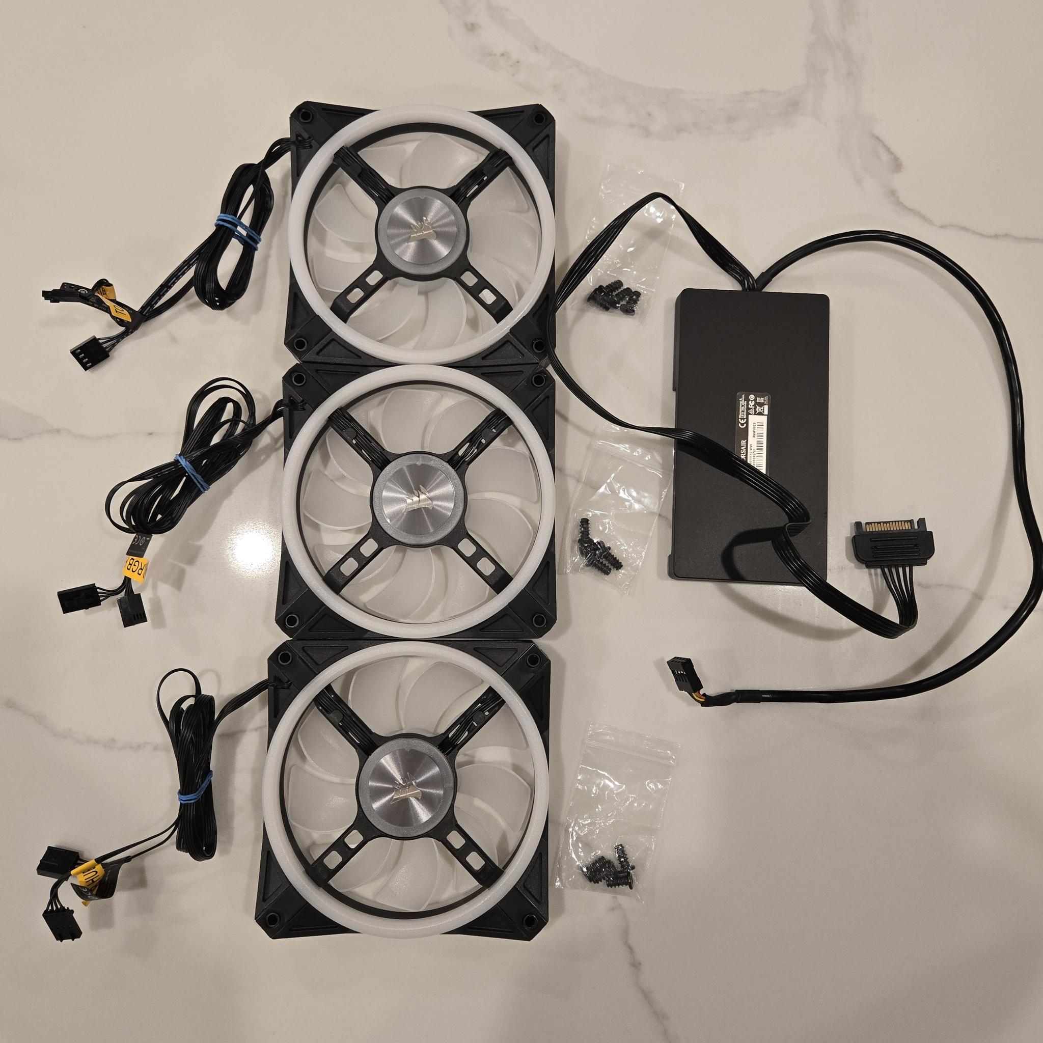 Corsair iCUE QL120 120 mm Fans (3-Pack) w/ Corsair iCUE Commander Core