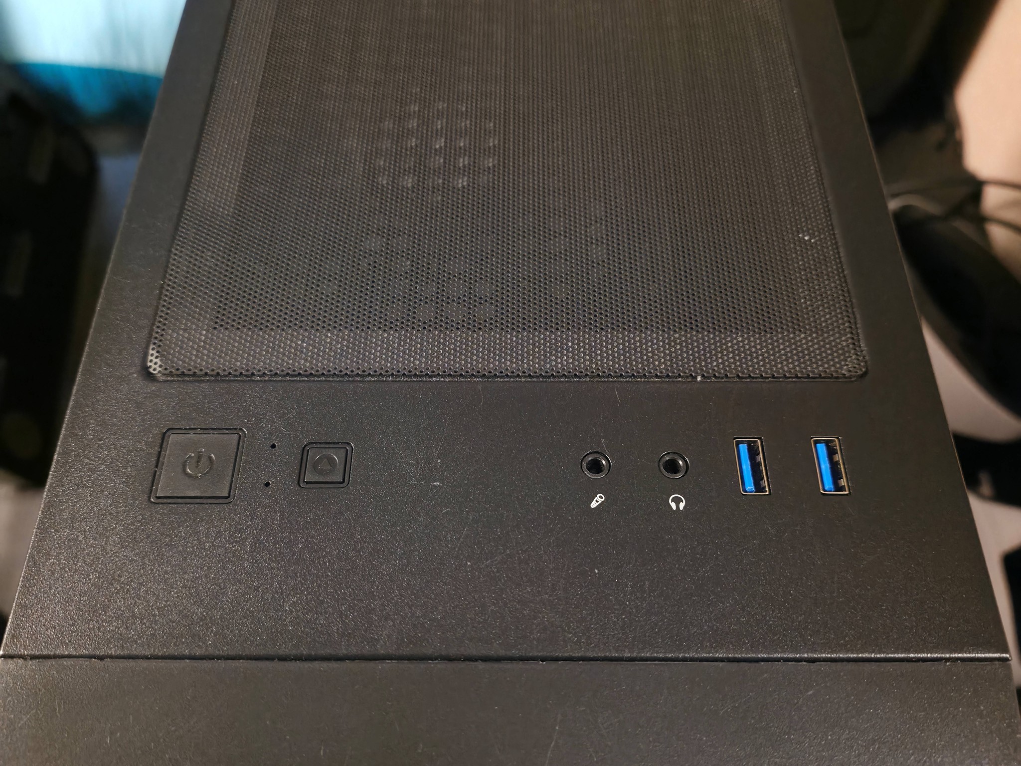 NVIDIA GeForce RTX 4080s, i7-13700KF Liquid Cooled mATX (Perfect Condition)