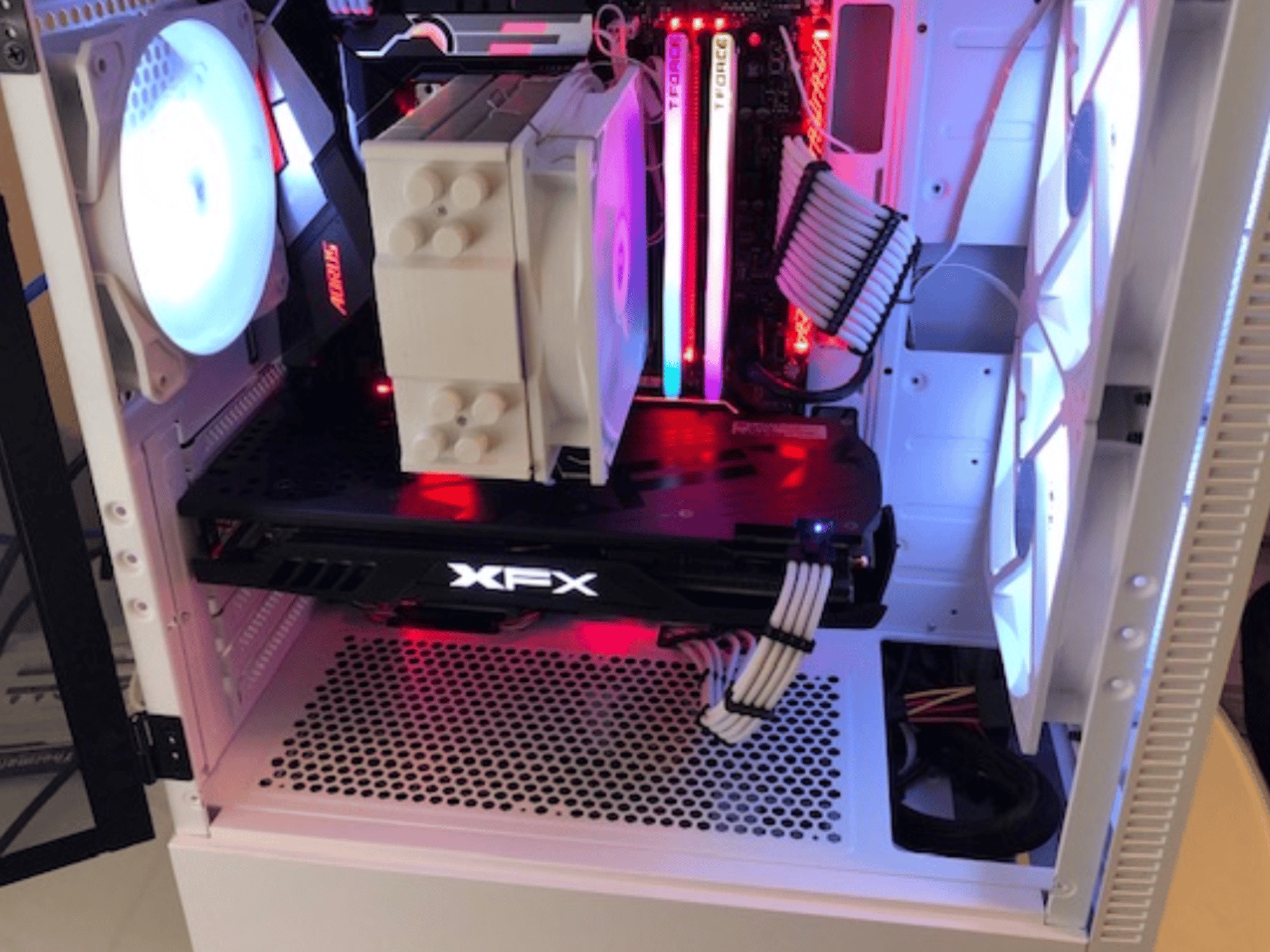 Budget 1080p all games White RGB PC | i3 8100 | rx 480 | 16gb ram | 1TB ssd