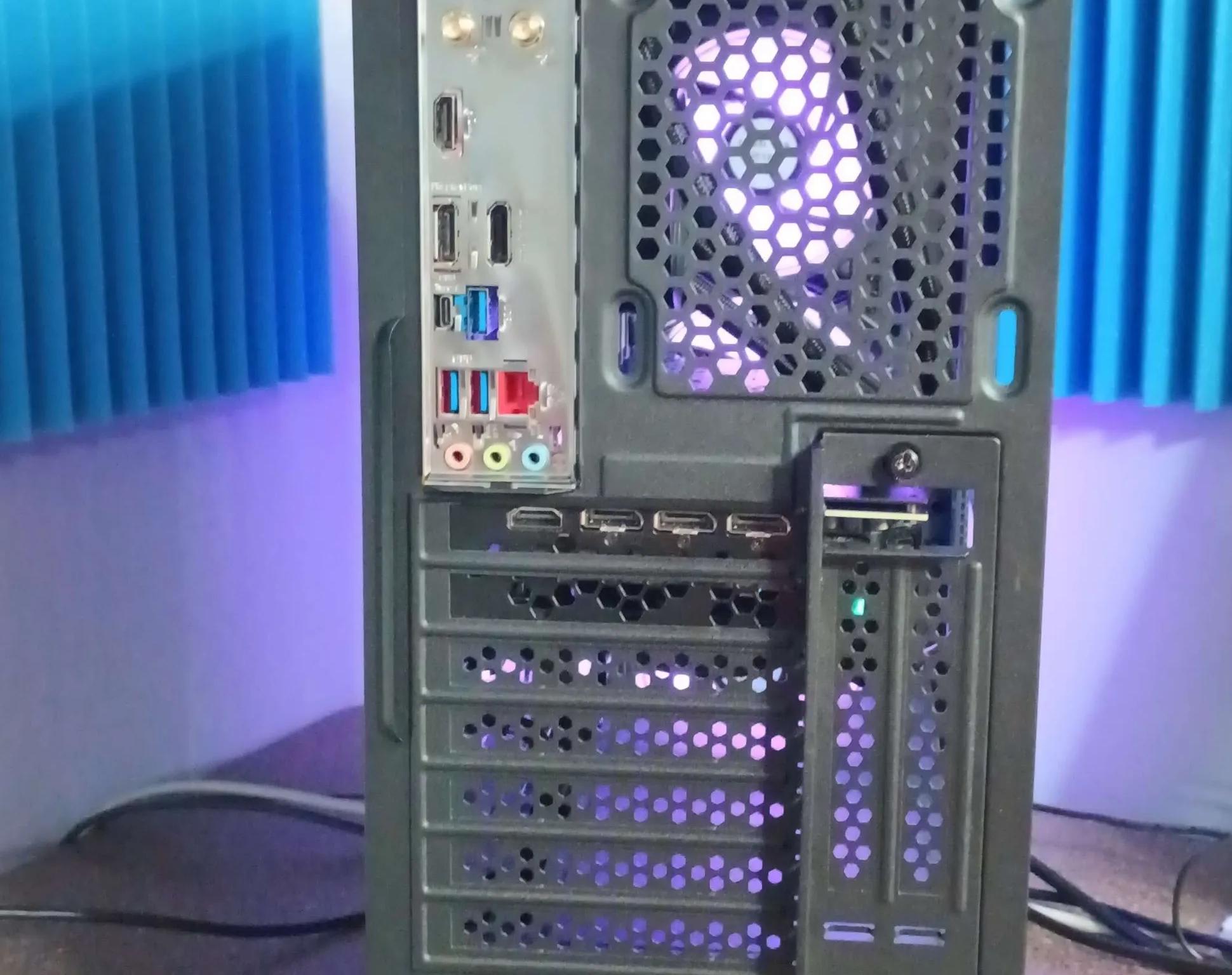Striker: Core i7 12700KF + 32GB + 2TB + 3070TI