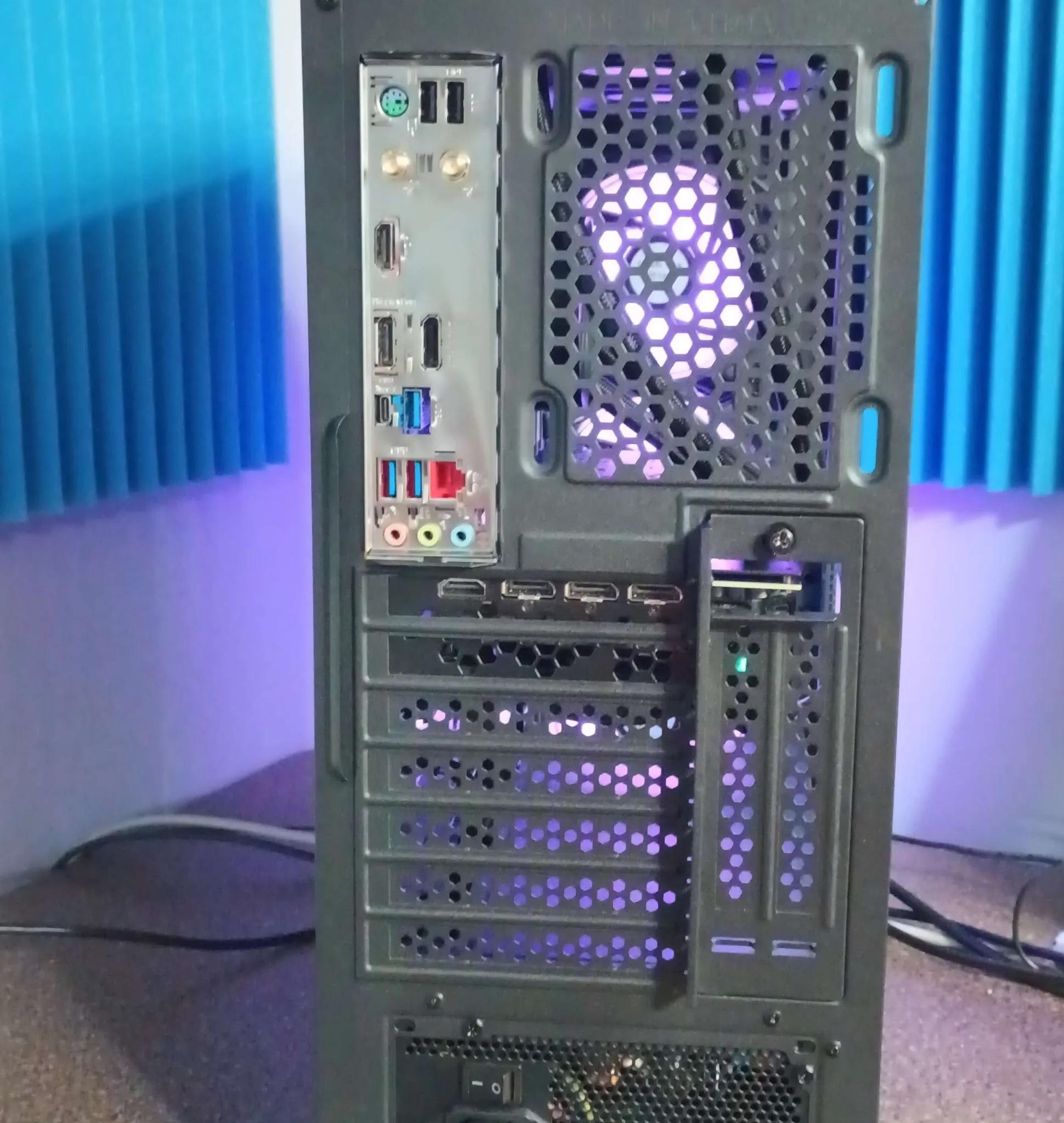 Striker: Core i7 12700KF + 32GB + 2TB + 3070TI