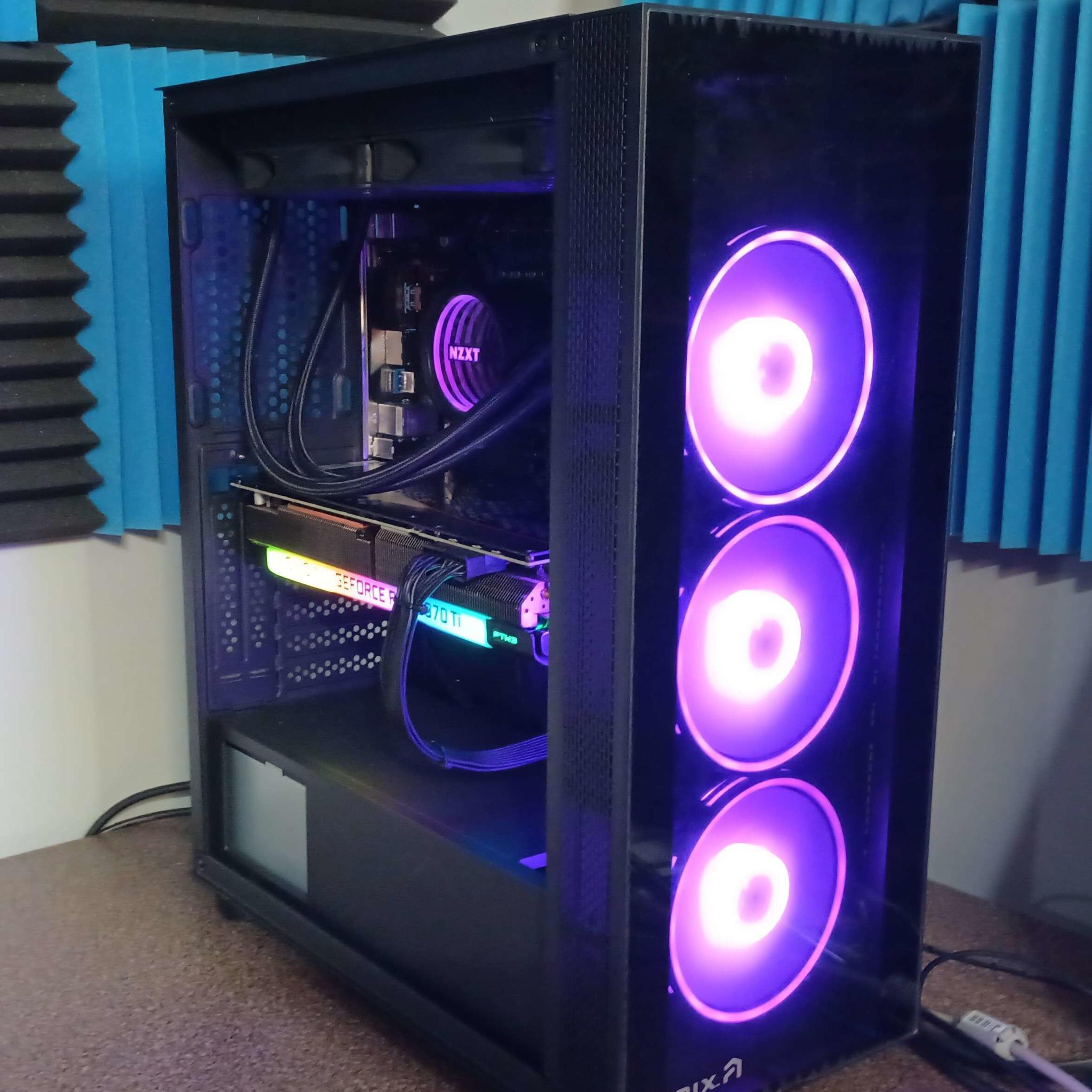 Striker: Core i7 12700KF + 32GB + 2TB + 3070TI