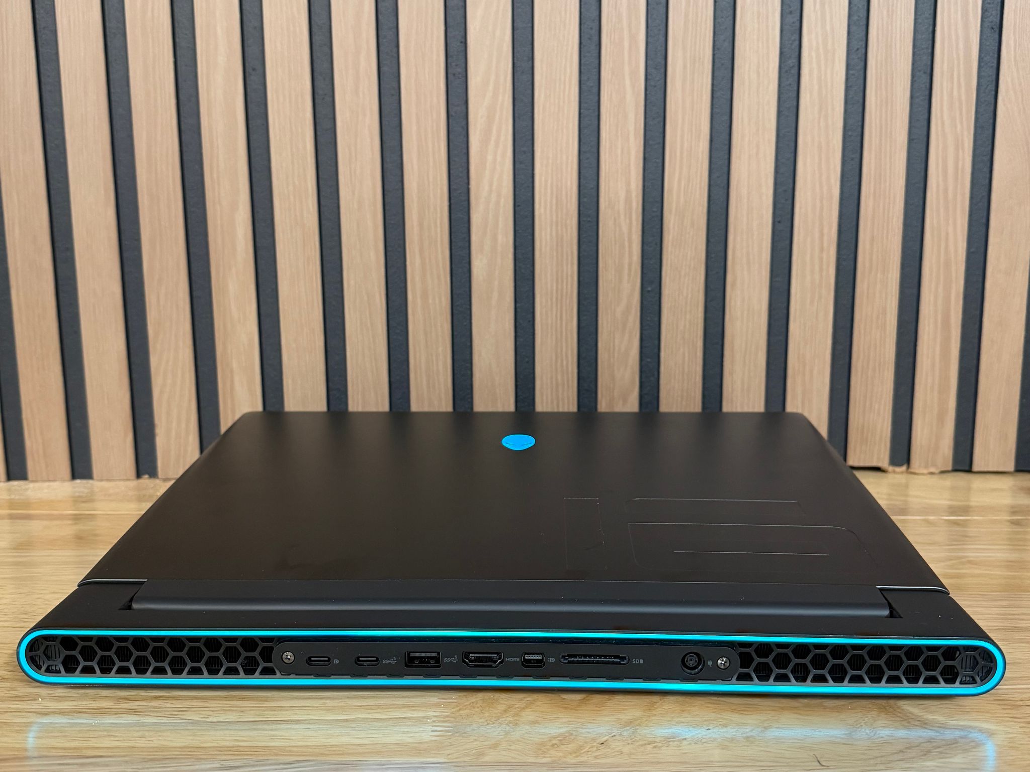 Alienware m16 R1 Gaming Laptop RTX 4070 Ryzen 9 7845HX 32GB RAM 1TB NVMe
