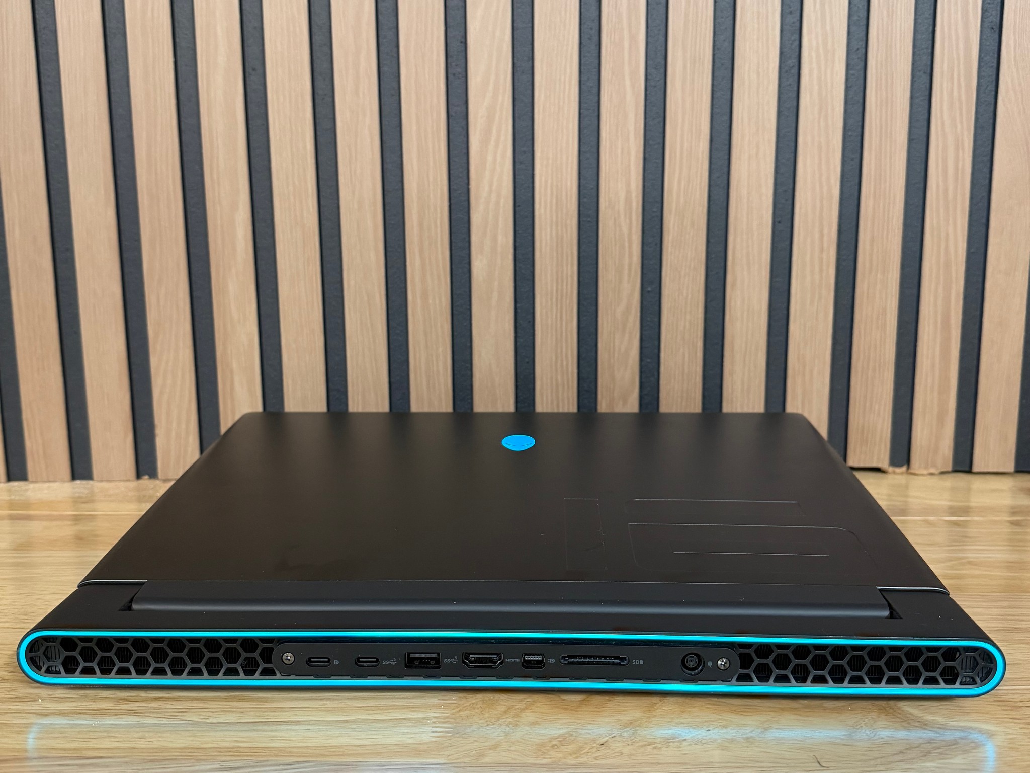 Alienware m16 R1 Gaming Laptop RTX 4070 Ryzen 9 7845HX 32GB RAM 1TB NVMe