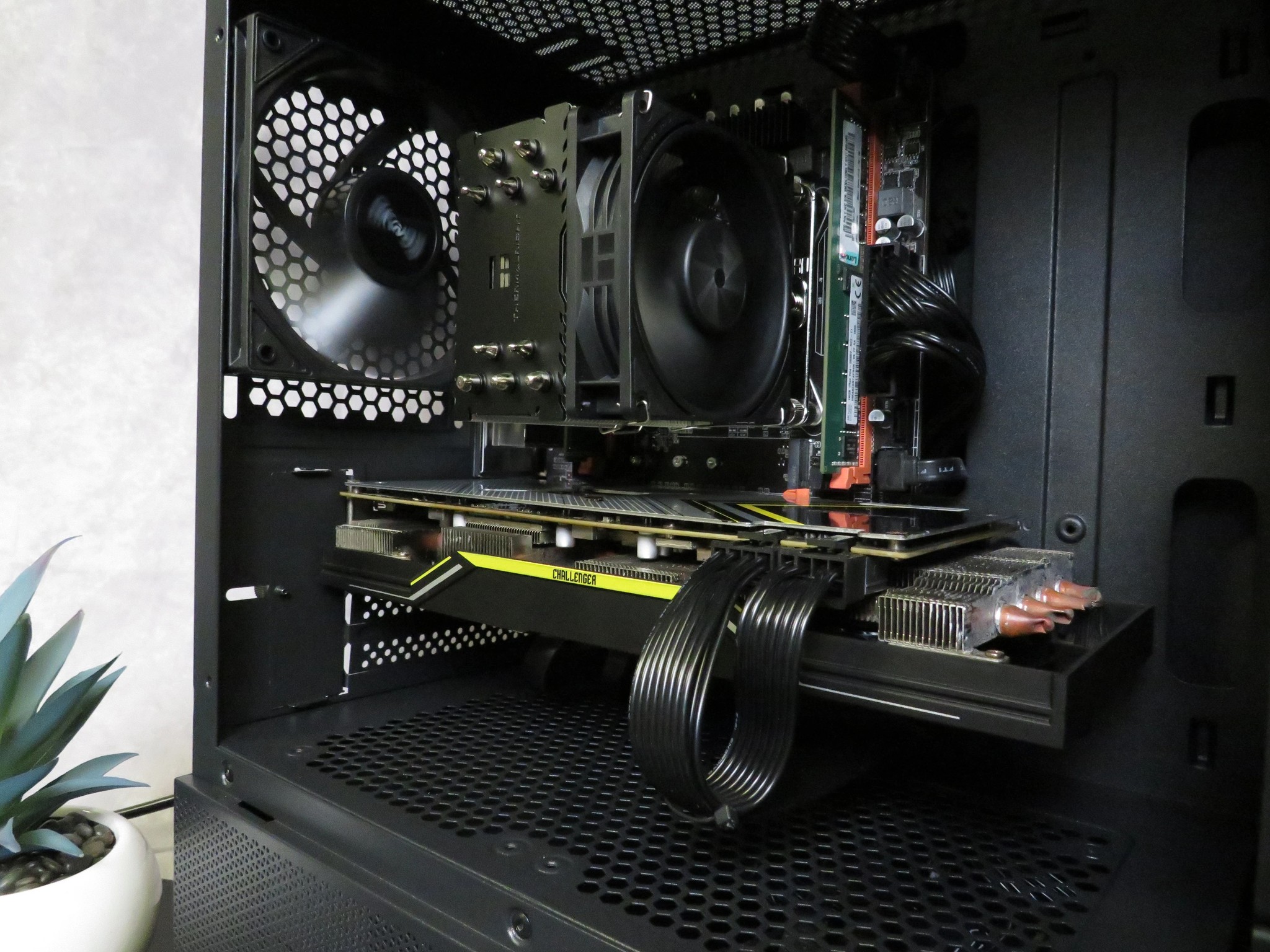 Entry Level Gamer! RX 5700 XT + Intel Xeon E5 2680 V4 + 32 GB DDR4 + 1 TB SSD