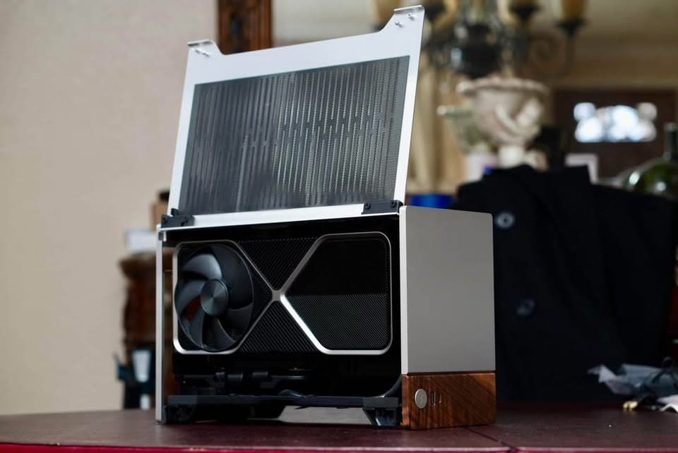 Premium Gaming PC: Fractal Terra, RTX 4080 FE, Ryzen 7900x3D, 32GB DDR5, 2TB nvMe, 850W, b650 ITX