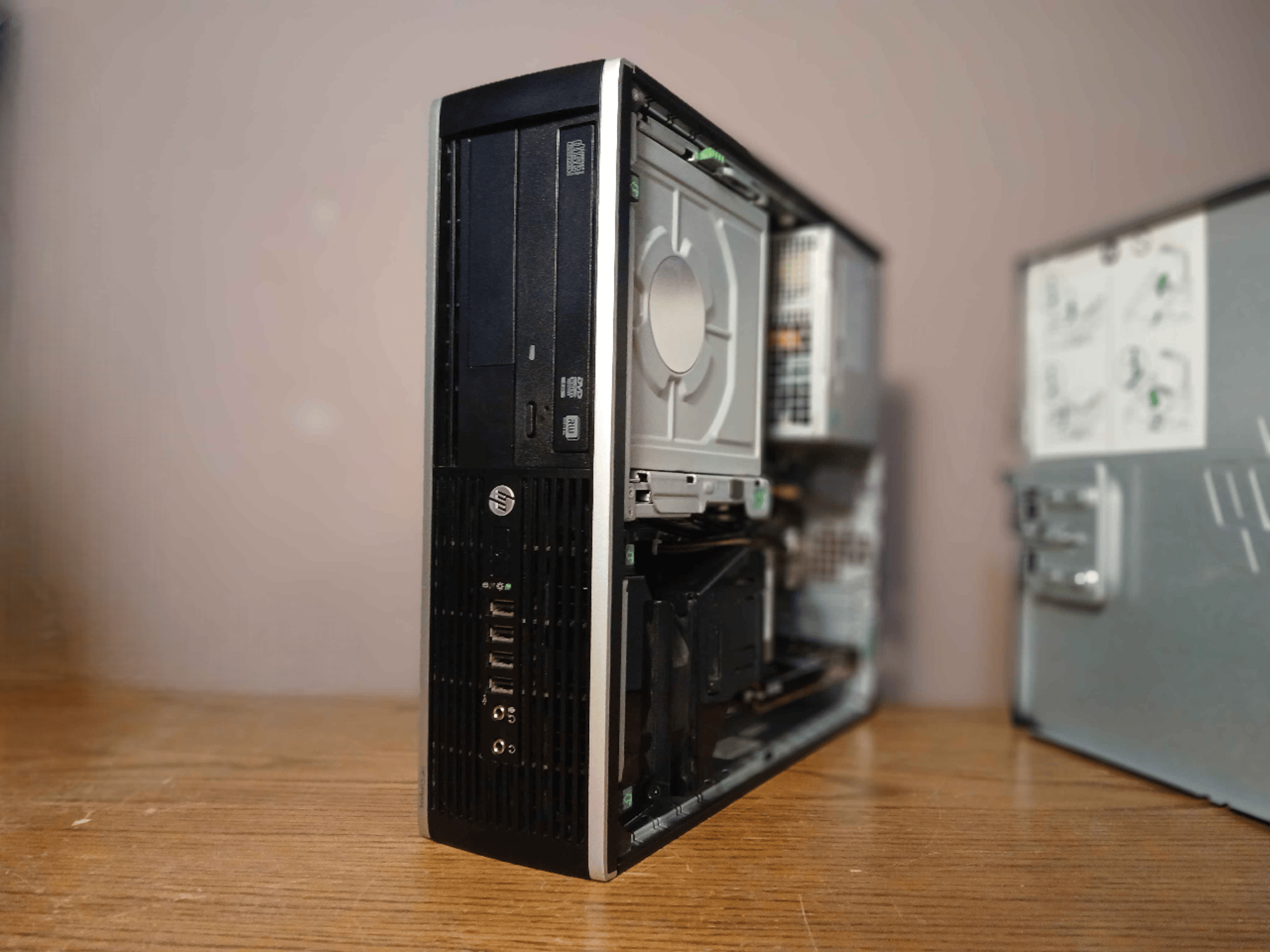 SFF | Xeon e3-1240 | FirePro W4100 | 12gb 1333MHz | 240gb ssd