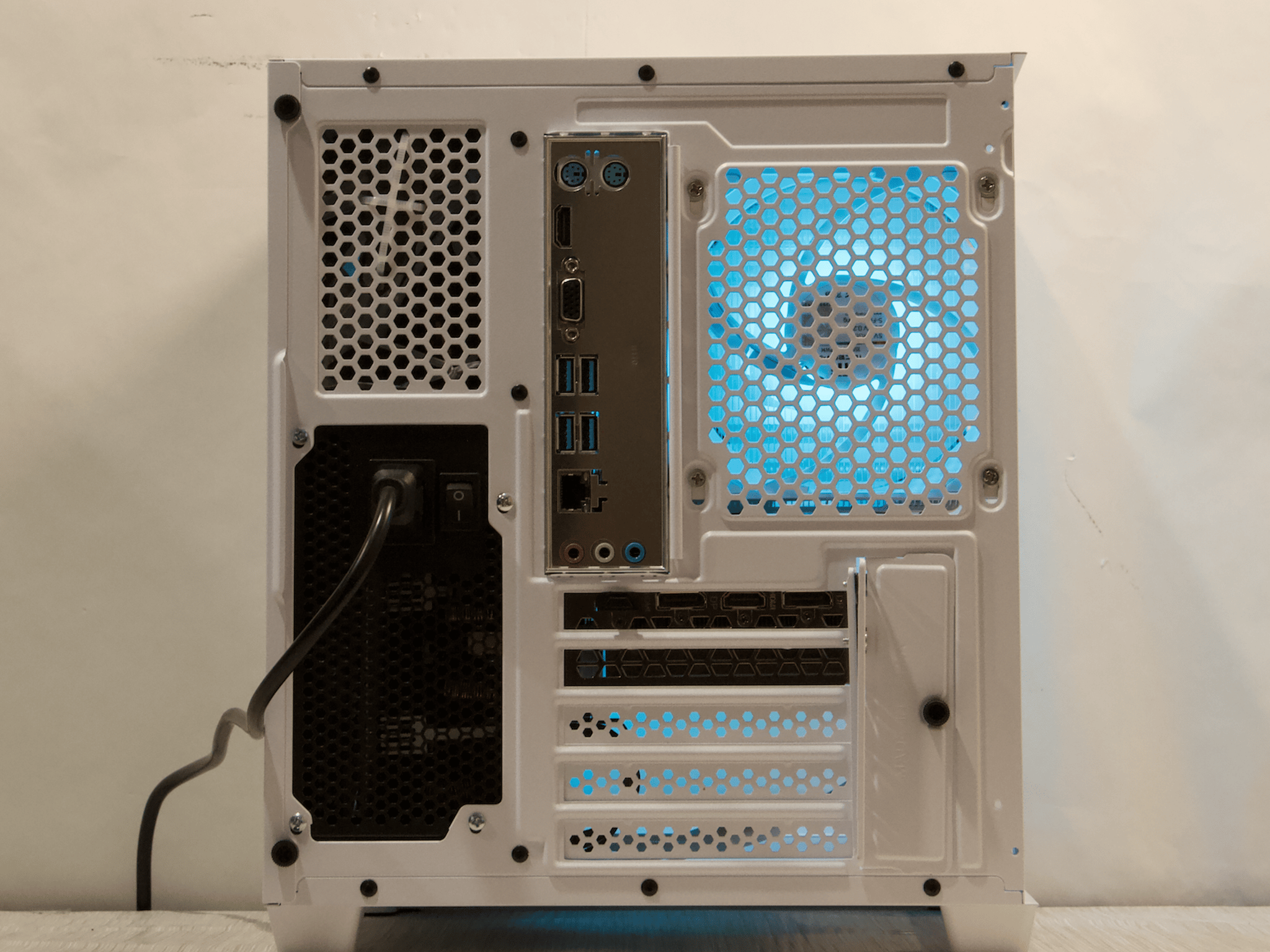 RTX 3060 Ti, Ryzen 5 5500, 16GB DDR4, 1TB NVMe SSD, WiFi - Custom Gaming PC