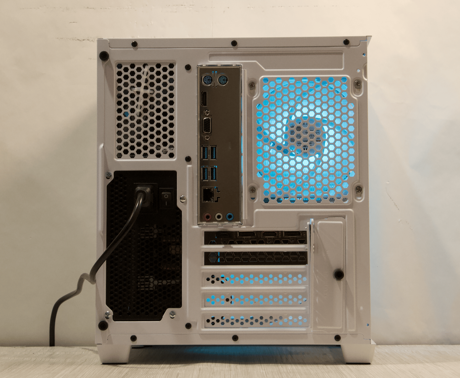 RTX 3060 Ti, Ryzen 5 5500, 16GB DDR4, 1TB NVMe SSD, WiFi - Custom Gaming PC