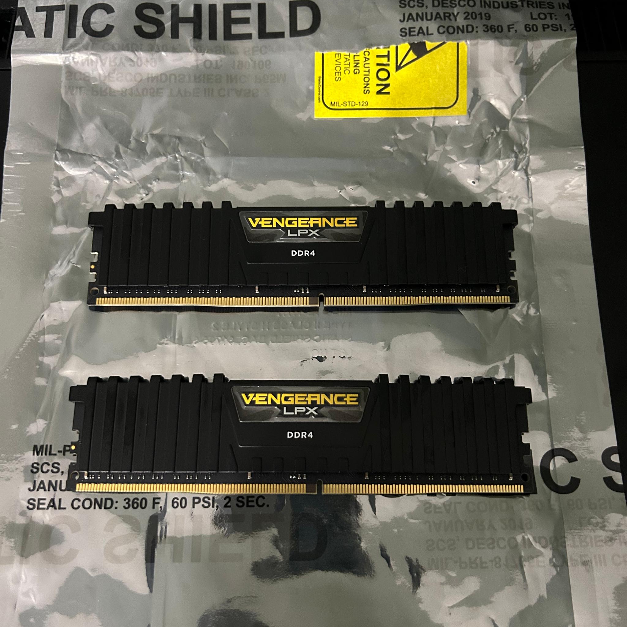 Corsair vengeance (16x2) 32gb DDR4 ram