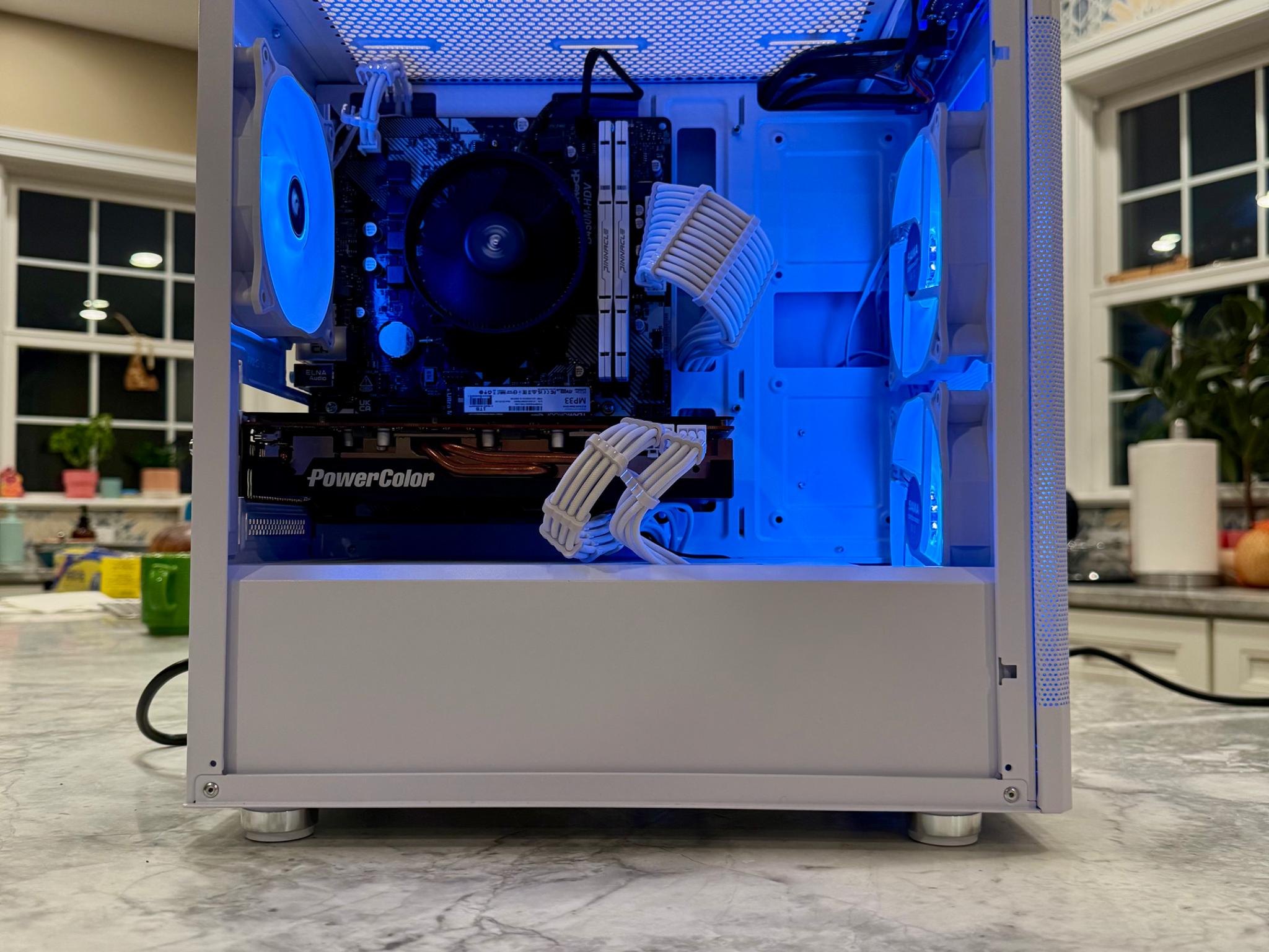 "White Knight" | RX 5700, Ryzen 5 3600, 1TB SSD, 16GB RAM