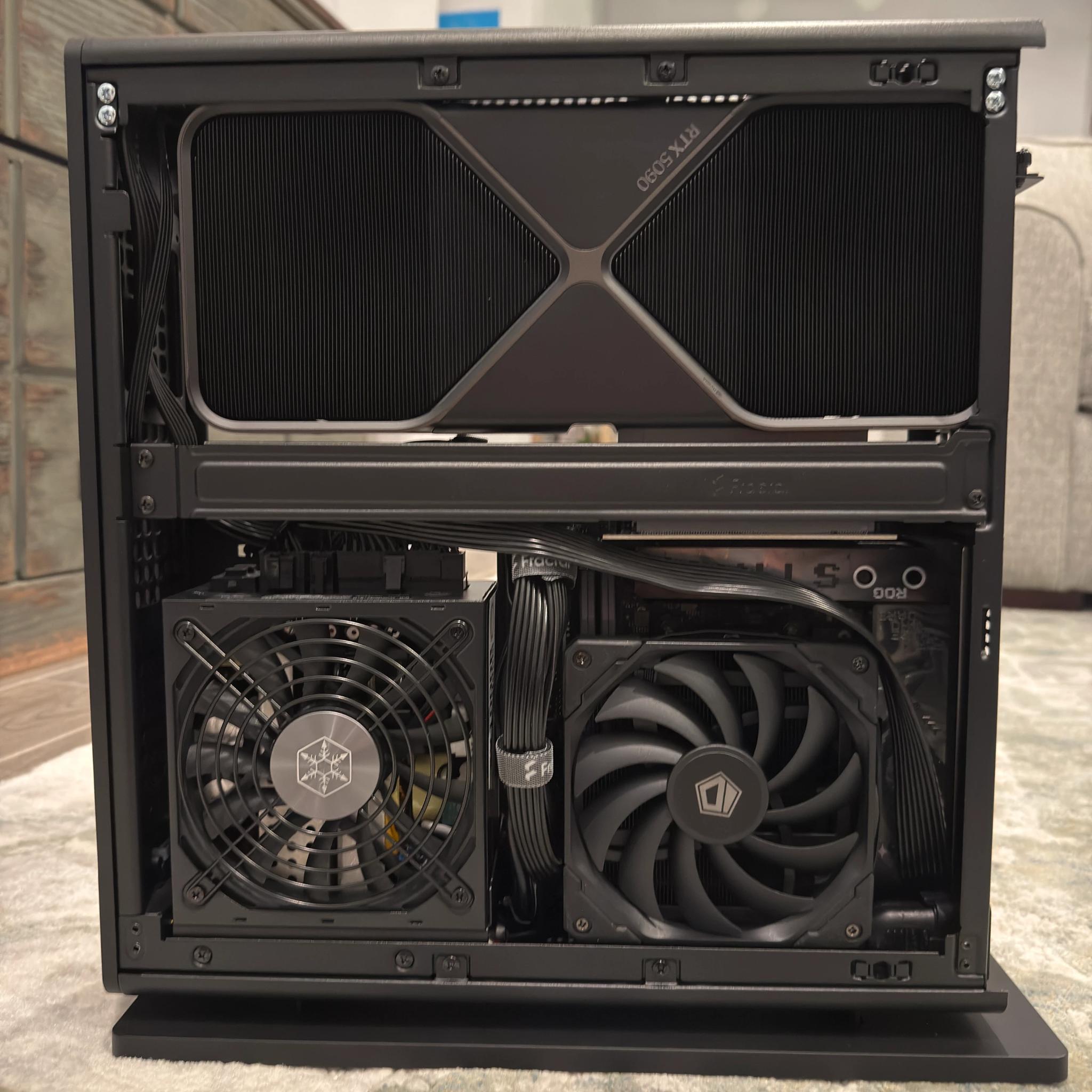 5090 FE / AMD RYZEN 9 9900X3D / FRACTAL RIDGE
