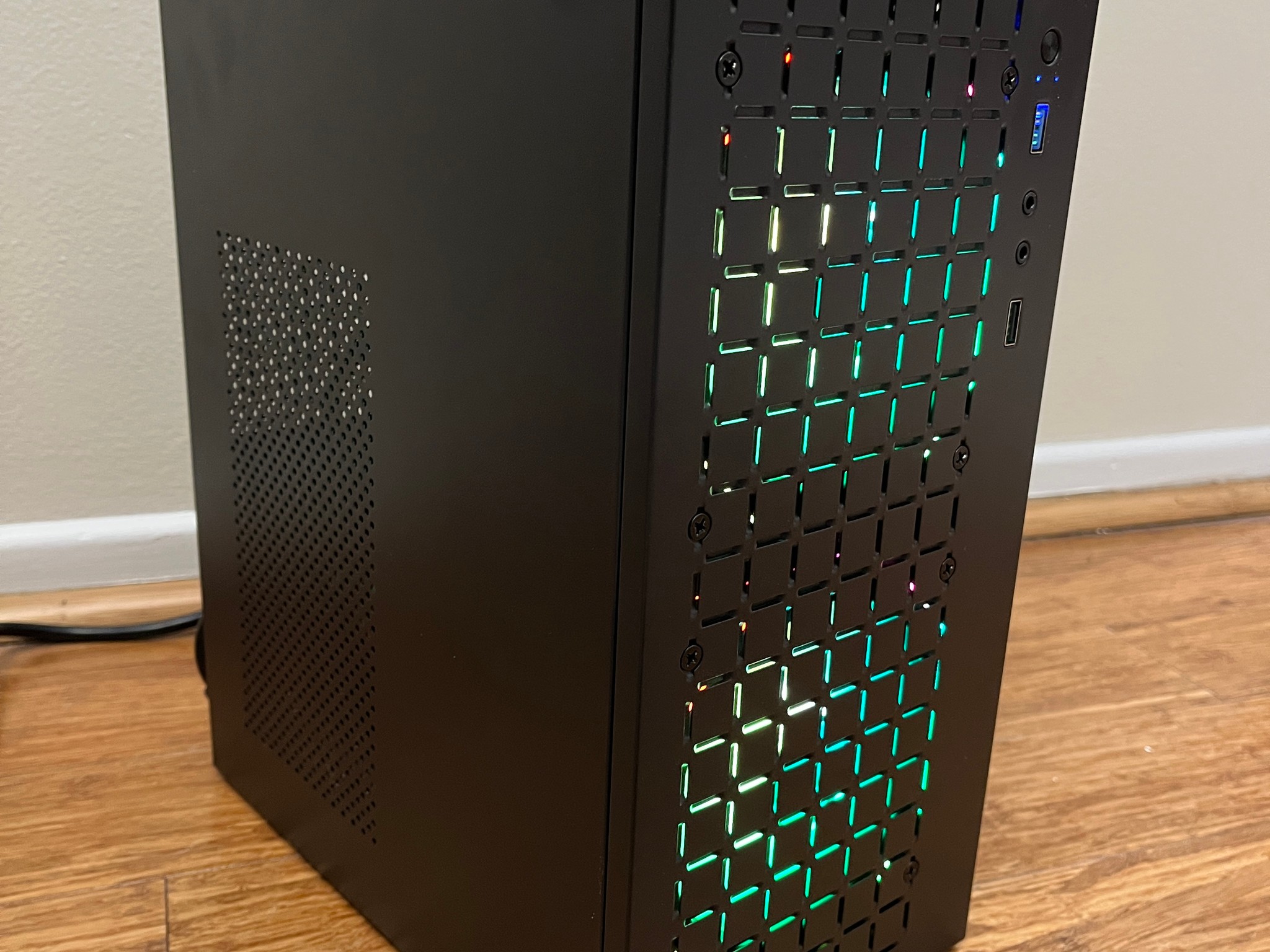 NVIDIA RTX 2060, Intel Core i5-6600, 12GB DDR4 RAM, 870 GB Storage - Small Gaming PC